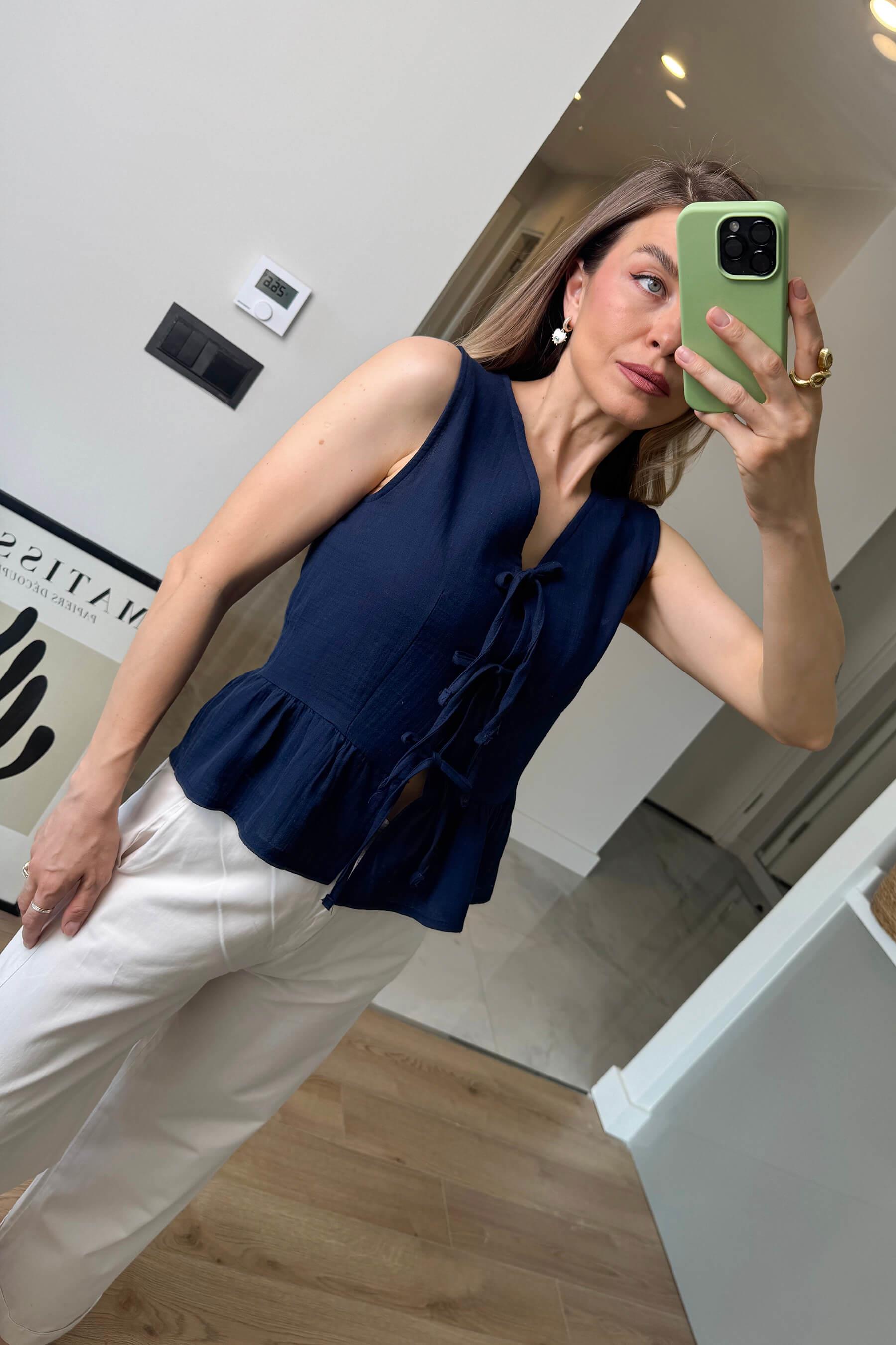 Lacivert Önü Bağlamalı Kolsuz Müslin Bluz