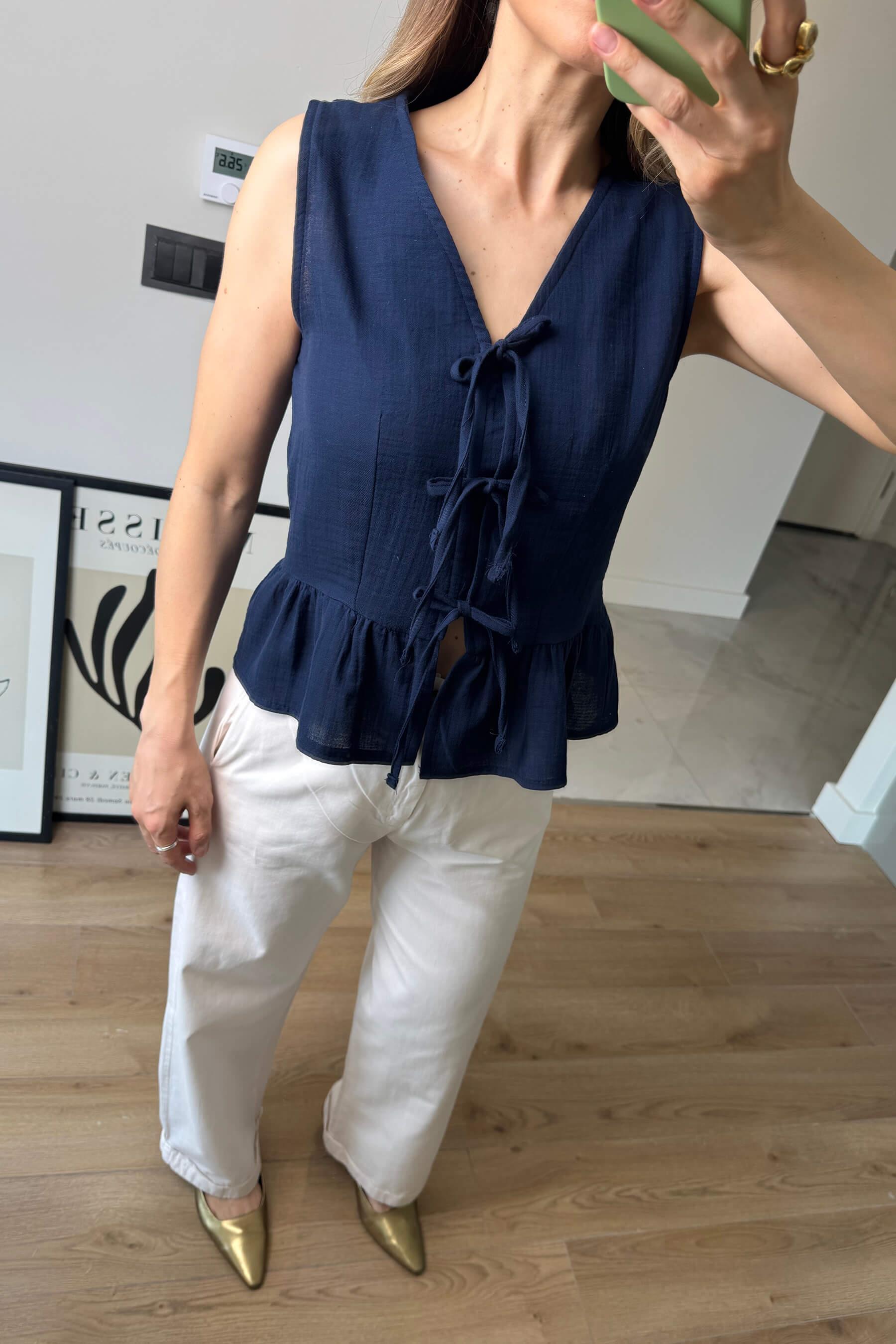 Lacivert Önü Bağlamalı Kolsuz Müslin Bluz