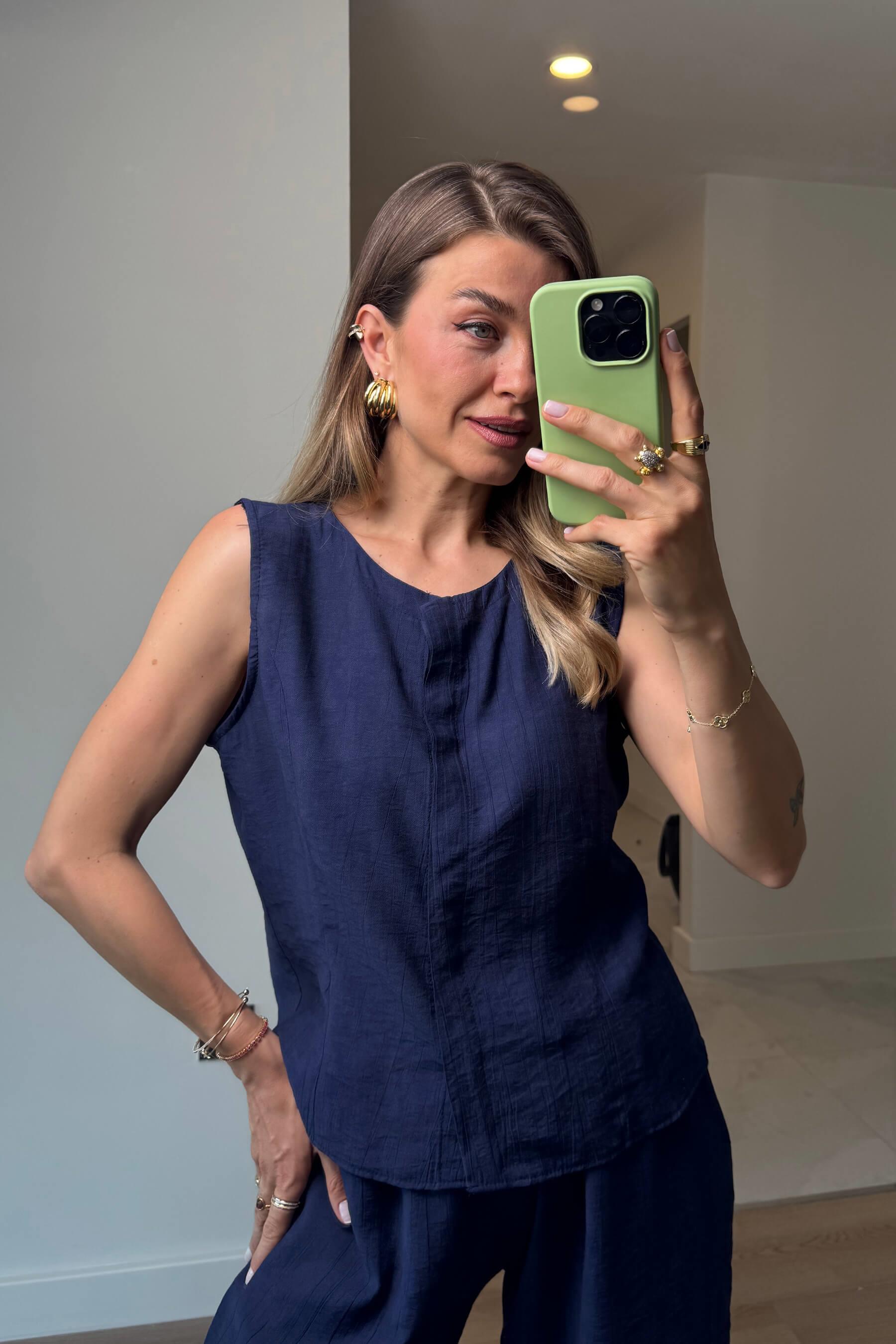 Lacivert Sıfır Kollu Önü Düğmeli Bol Paça Bluz Pantolon Takım