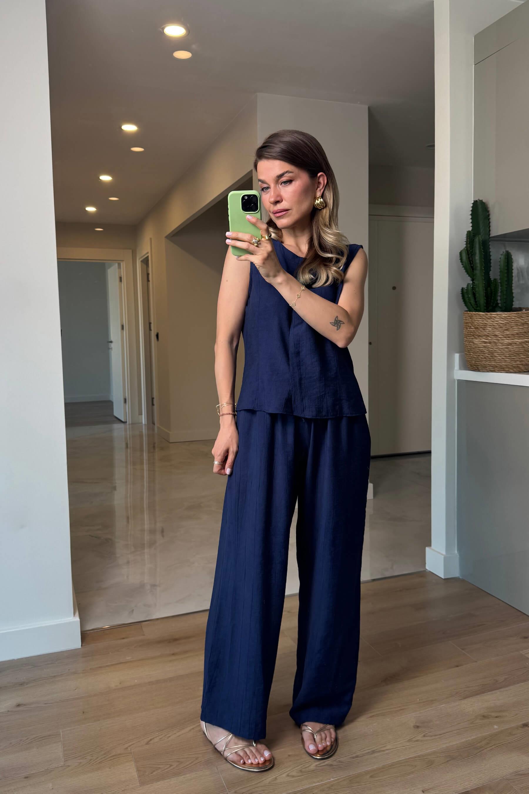 Lacivert Sıfır Kollu Önü Düğmeli Bol Paça Bluz Pantolon Takım