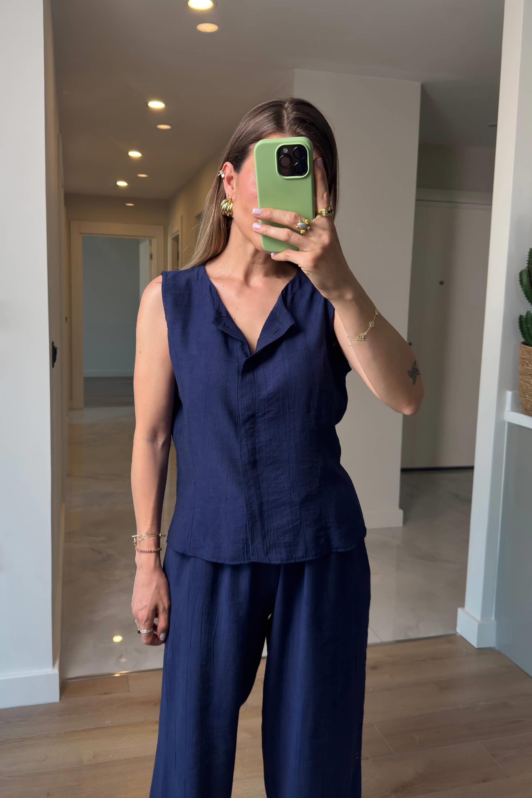 Lacivert Sıfır Kollu Önü Düğmeli Bol Paça Bluz Pantolon Takım