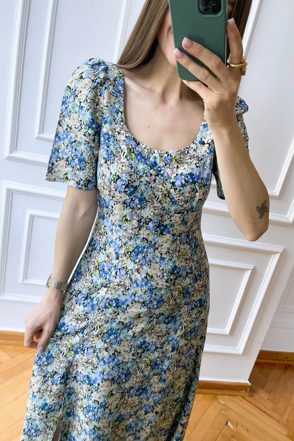 Mavi Çiçekli Çift Yırtmaçlı Elbise