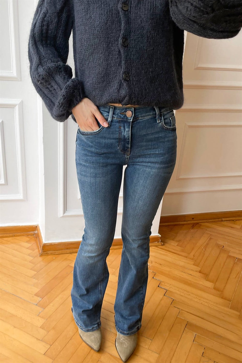 Mavi İspanyol Paça Likralı Jean
