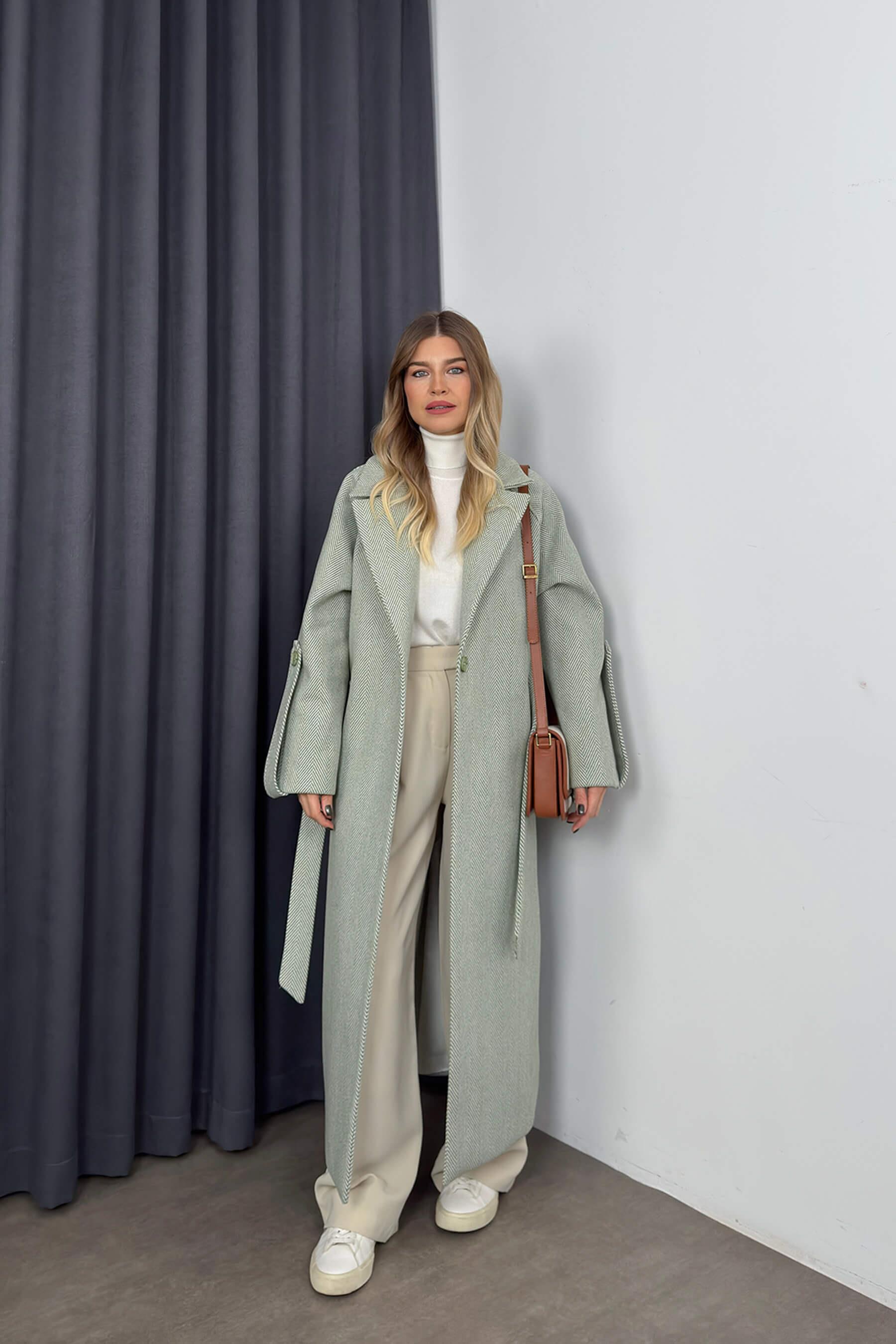 Mint Beyaz Balıksırtı Model Kuşaklı Astarlı Oversize Yün Kaban