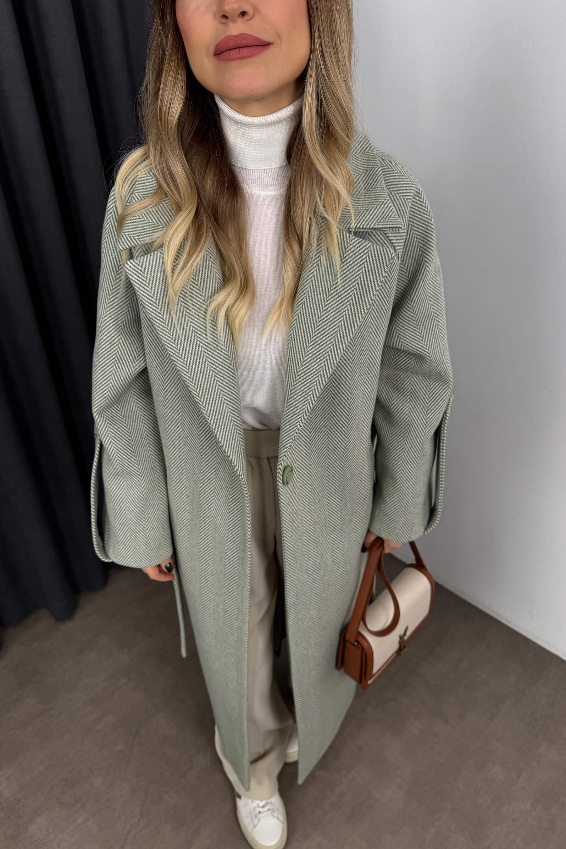 Mint Beyaz Balıksırtı Model Kuşaklı Astarlı Oversize Yün Kaban