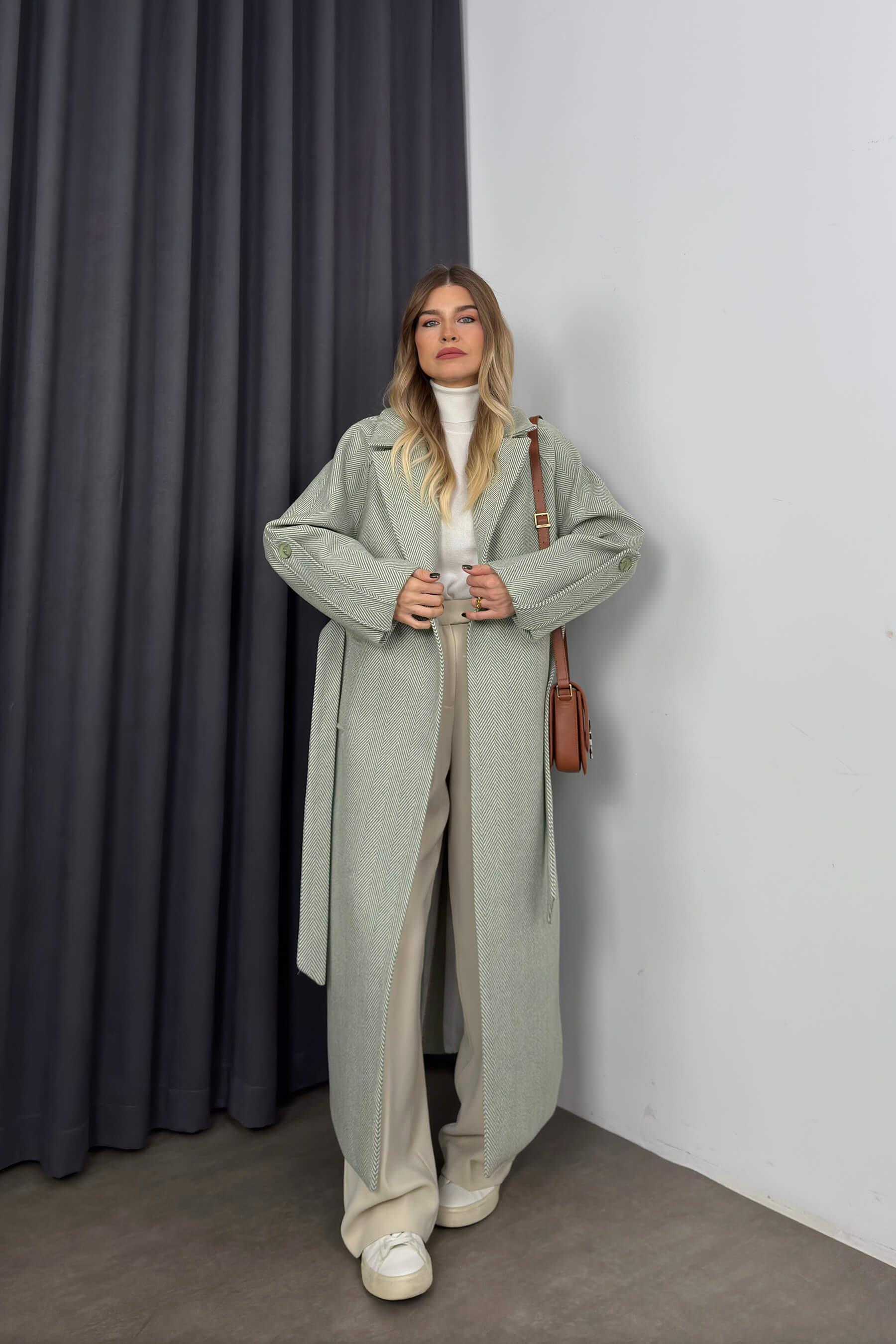 Mint Beyaz Balıksırtı Model Kuşaklı Astarlı Oversize Yün Kaban