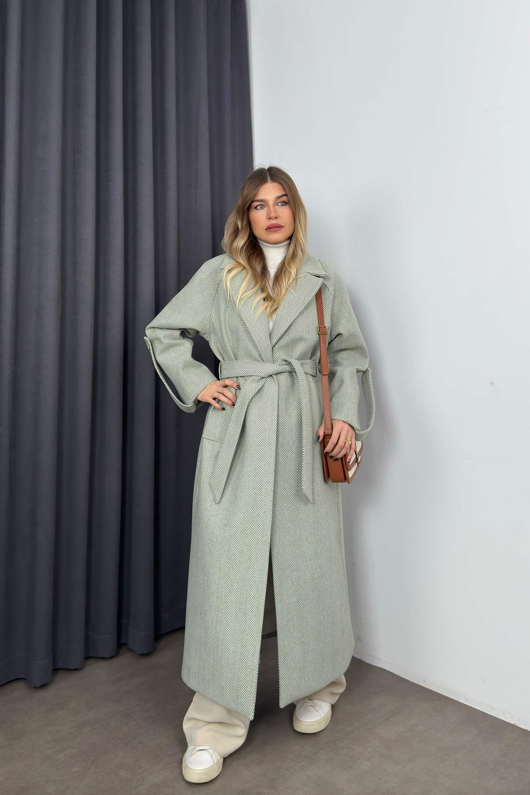 Mint Beyaz Balıksırtı Model Kuşaklı Astarlı Oversize Yün Kaban