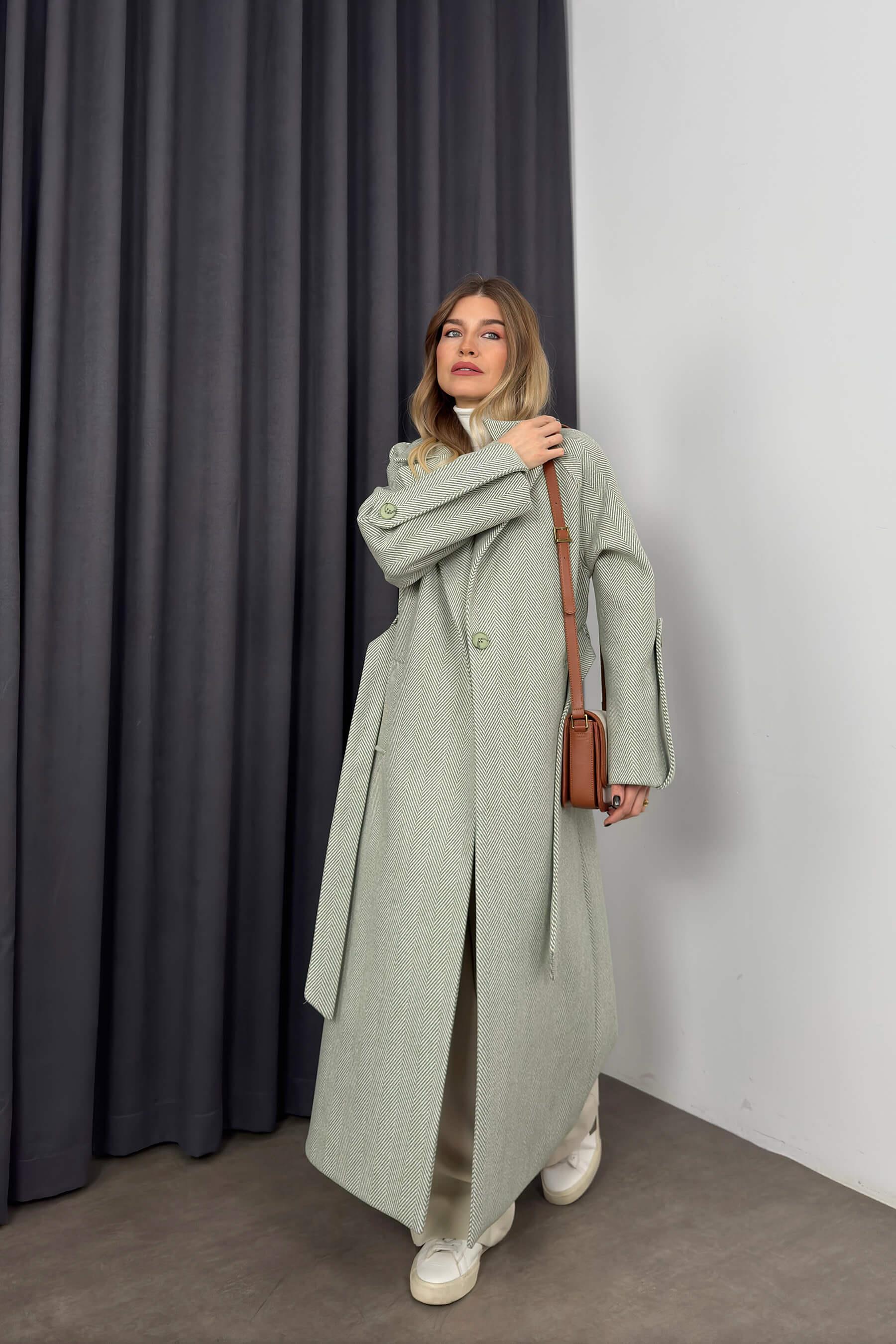 Mint Beyaz Balıksırtı Model Kuşaklı Astarlı Oversize Yün Kaban