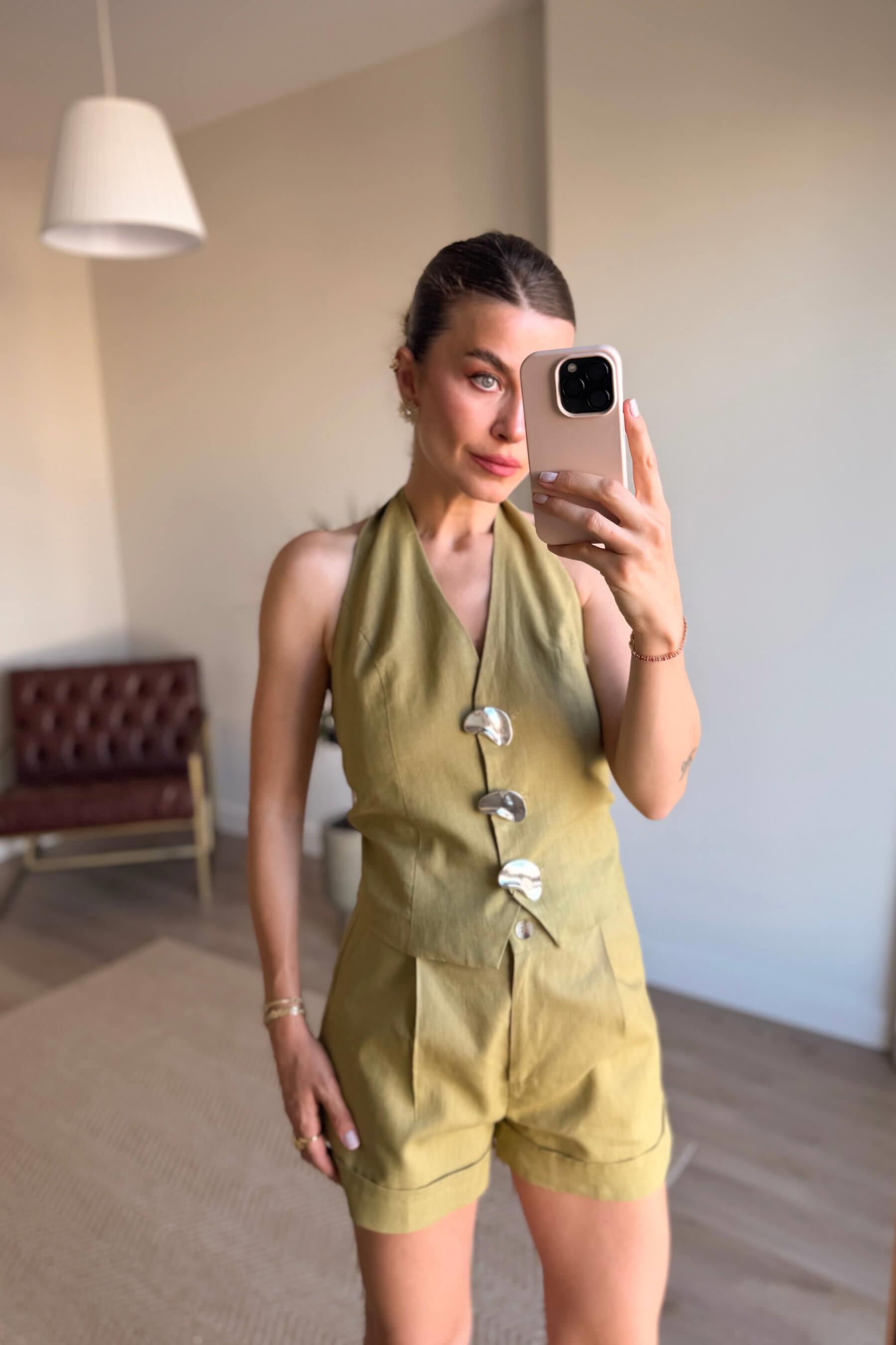 Olive Gümüş Düğmeli Sırt Dekolteli Bluz Şort Takım