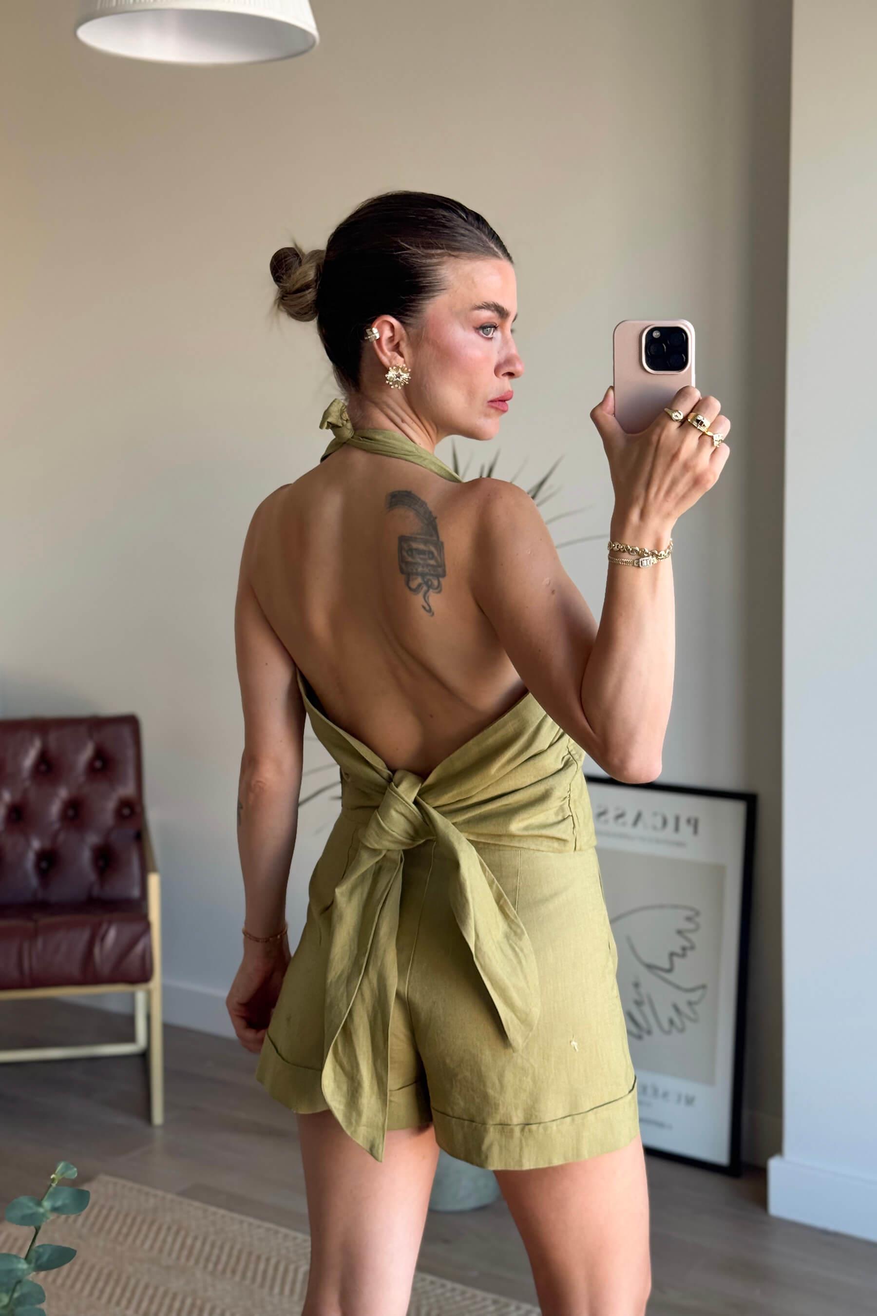 Olive Gümüş Düğmeli Sırt Dekolteli Bluz Şort Takım