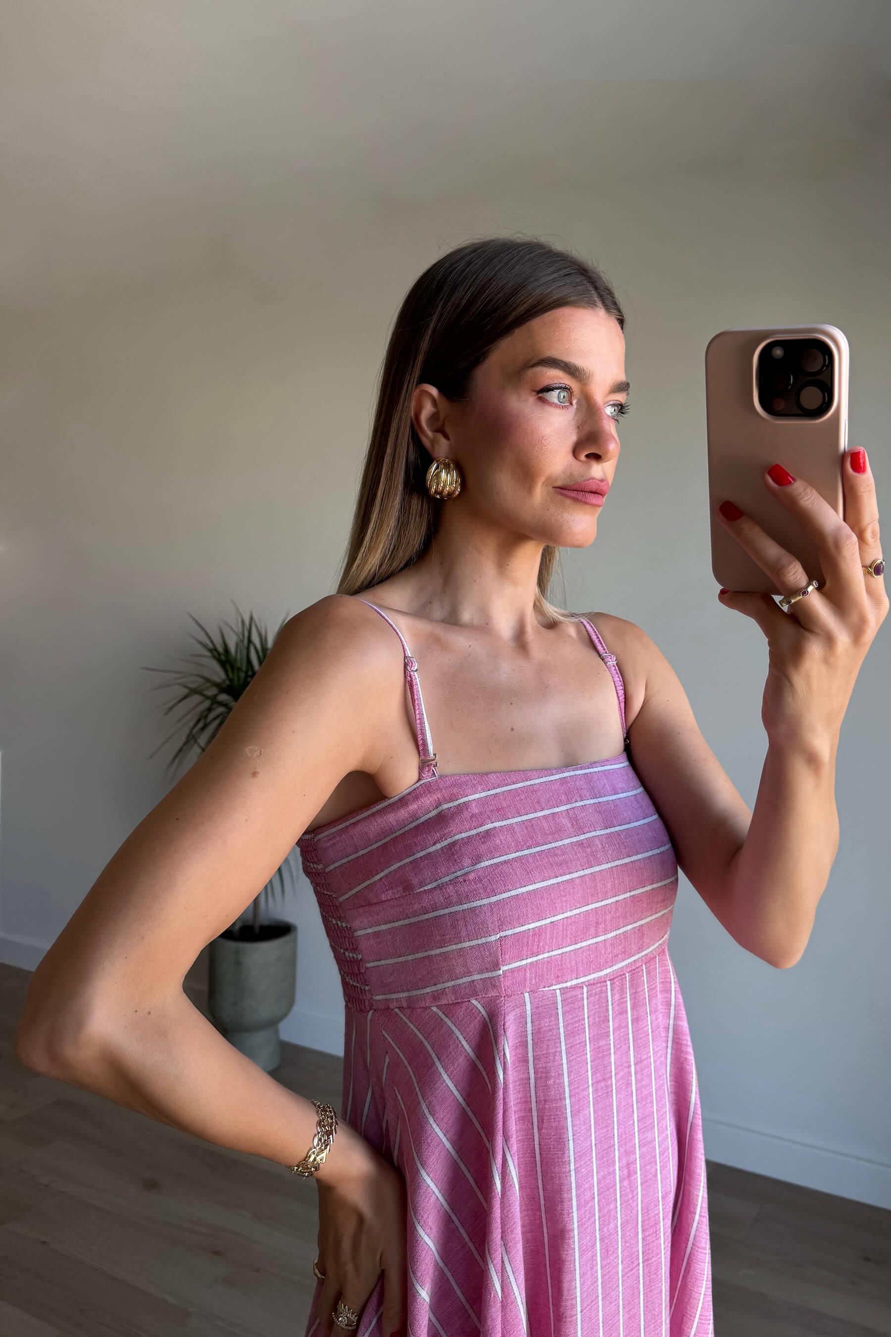 Pembe Beyaz Çizgili Kare Yaka Askılı Keten Elbise