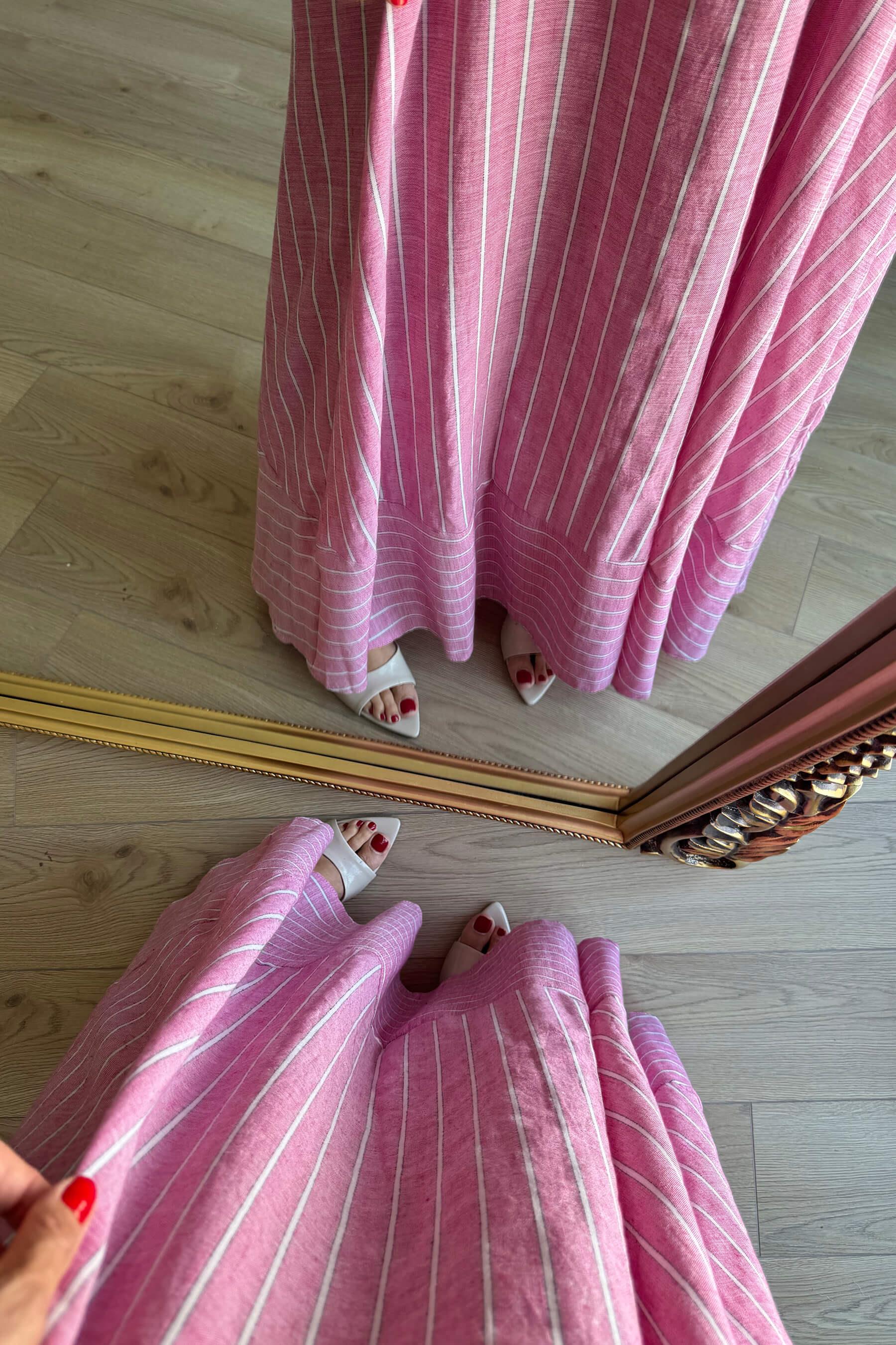 Pembe Beyaz Çizgili Kare Yaka Askılı Keten Elbise