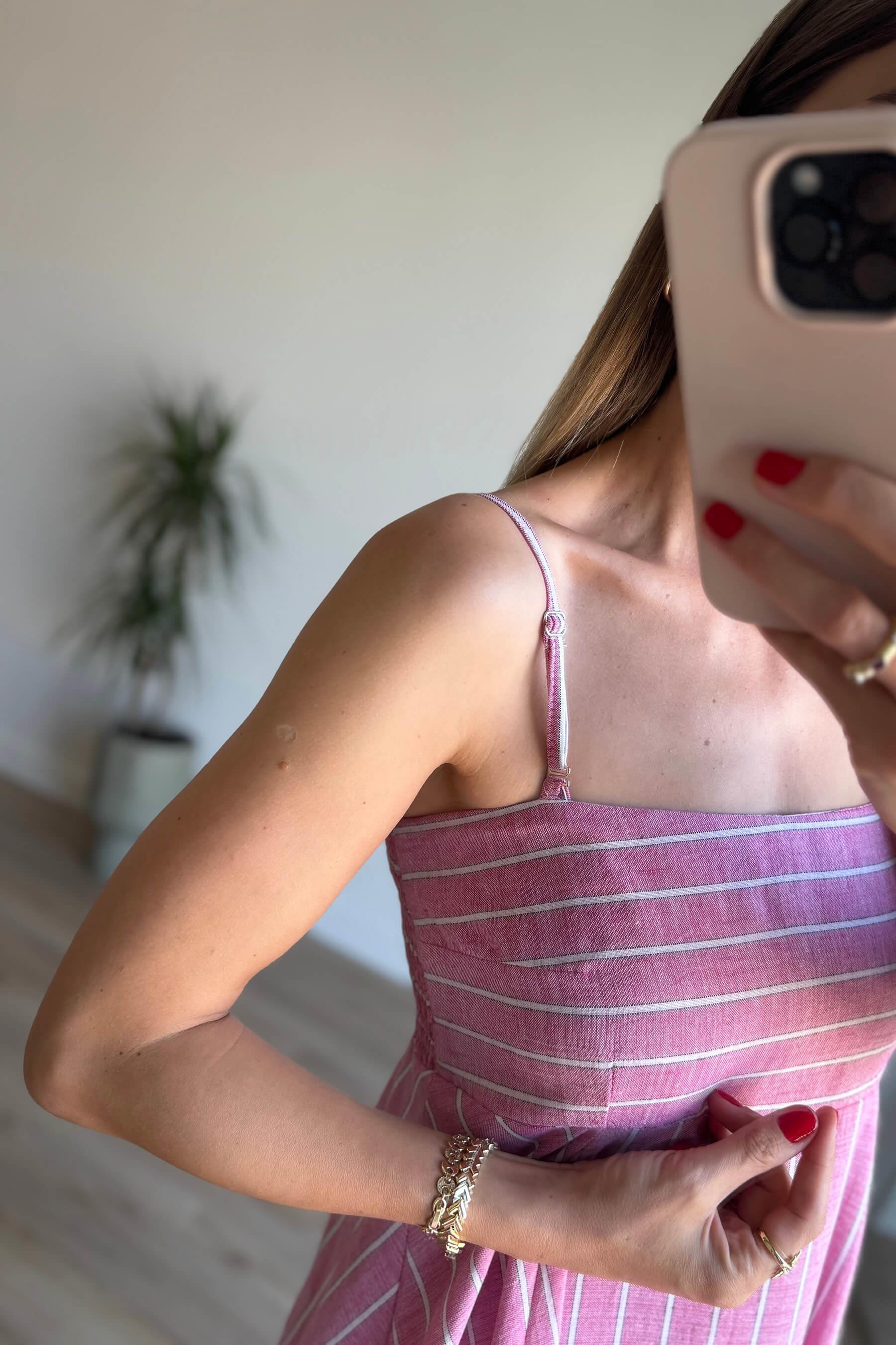 Pembe Beyaz Çizgili Kare Yaka Askılı Keten Elbise