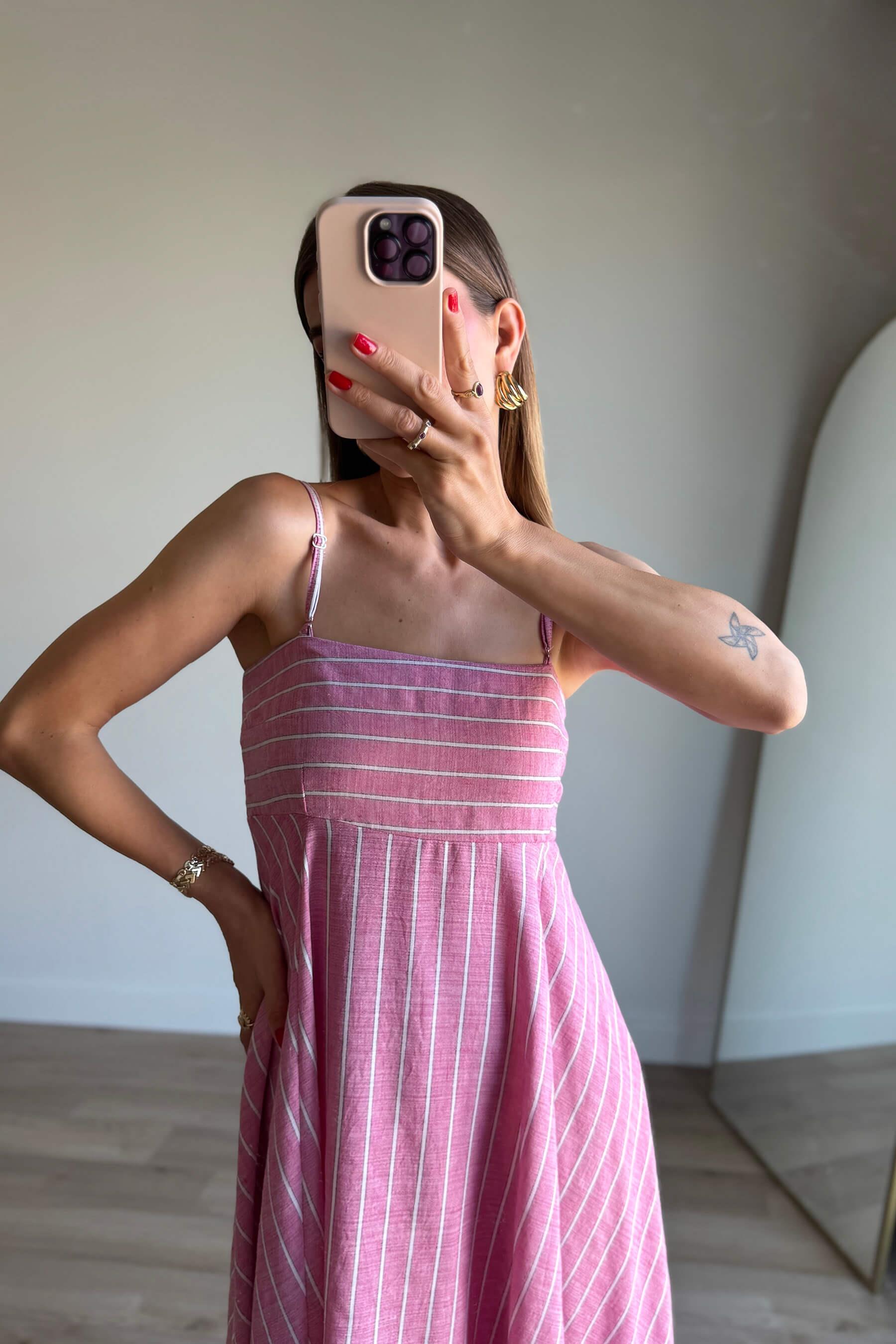 Pembe Beyaz Çizgili Kare Yaka Askılı Keten Elbise