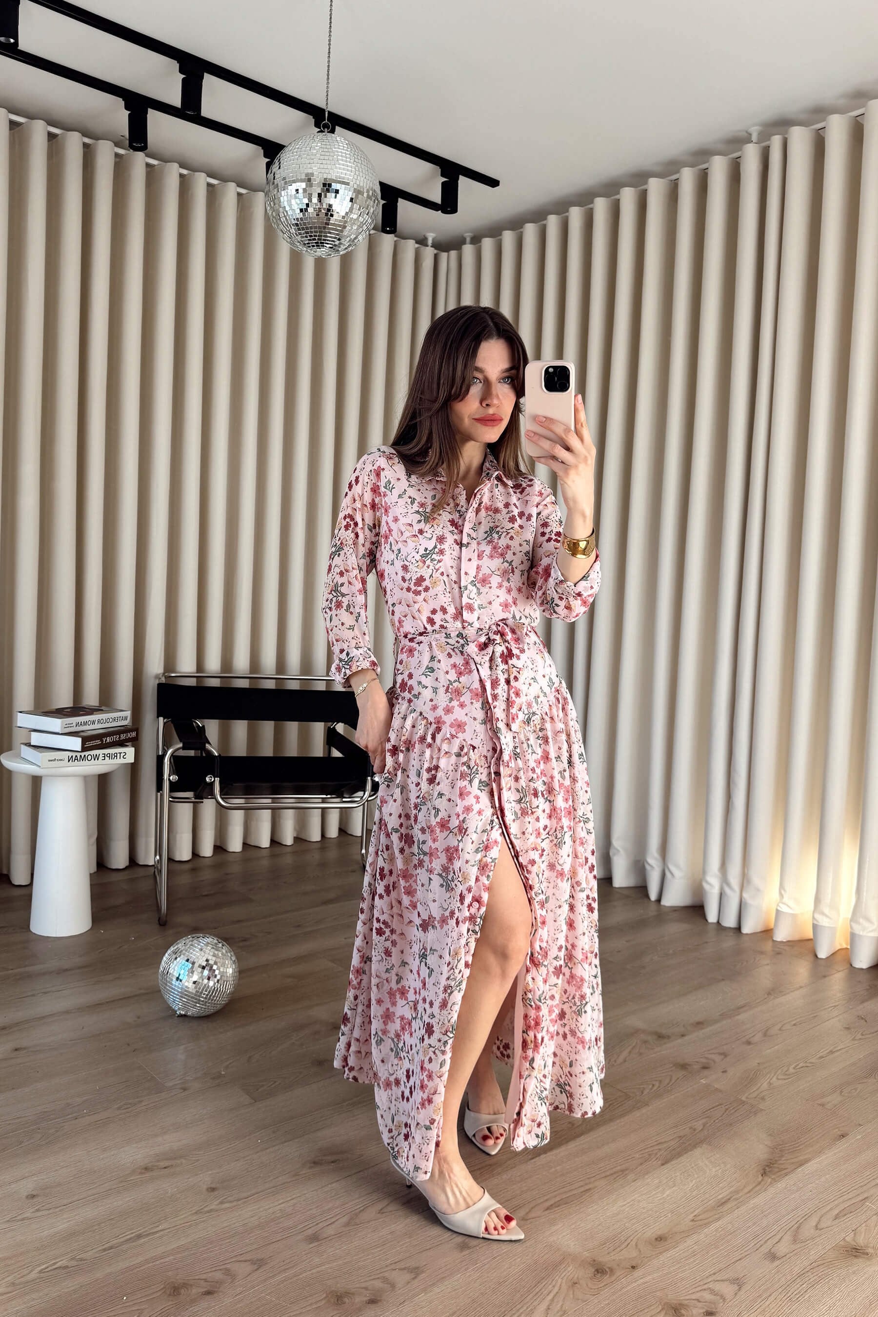 Pembe Çiçek Desenli Astarlı Kuşaklı Maxi Boy Şifon Gömlek Elbise