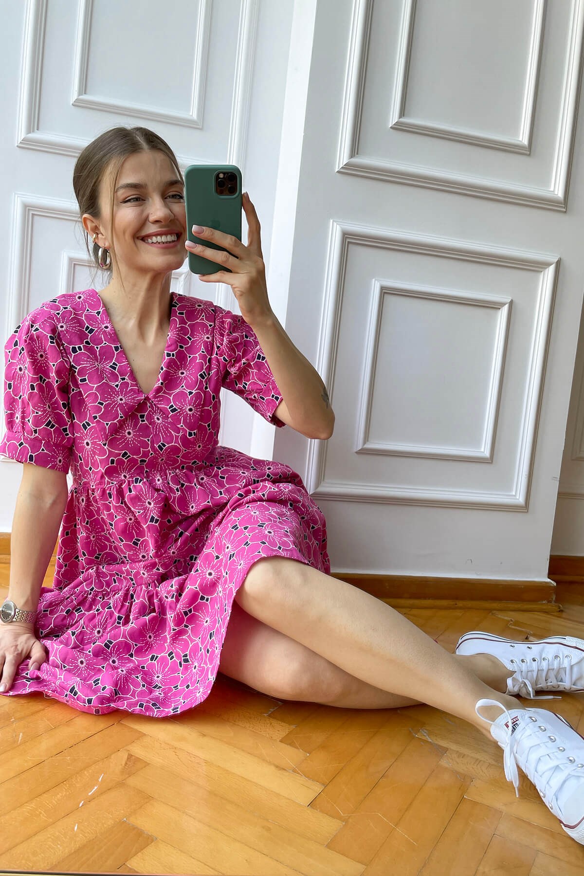 Pembe Çiçek Nakışlı Yaka Detay Astarlı Elbise