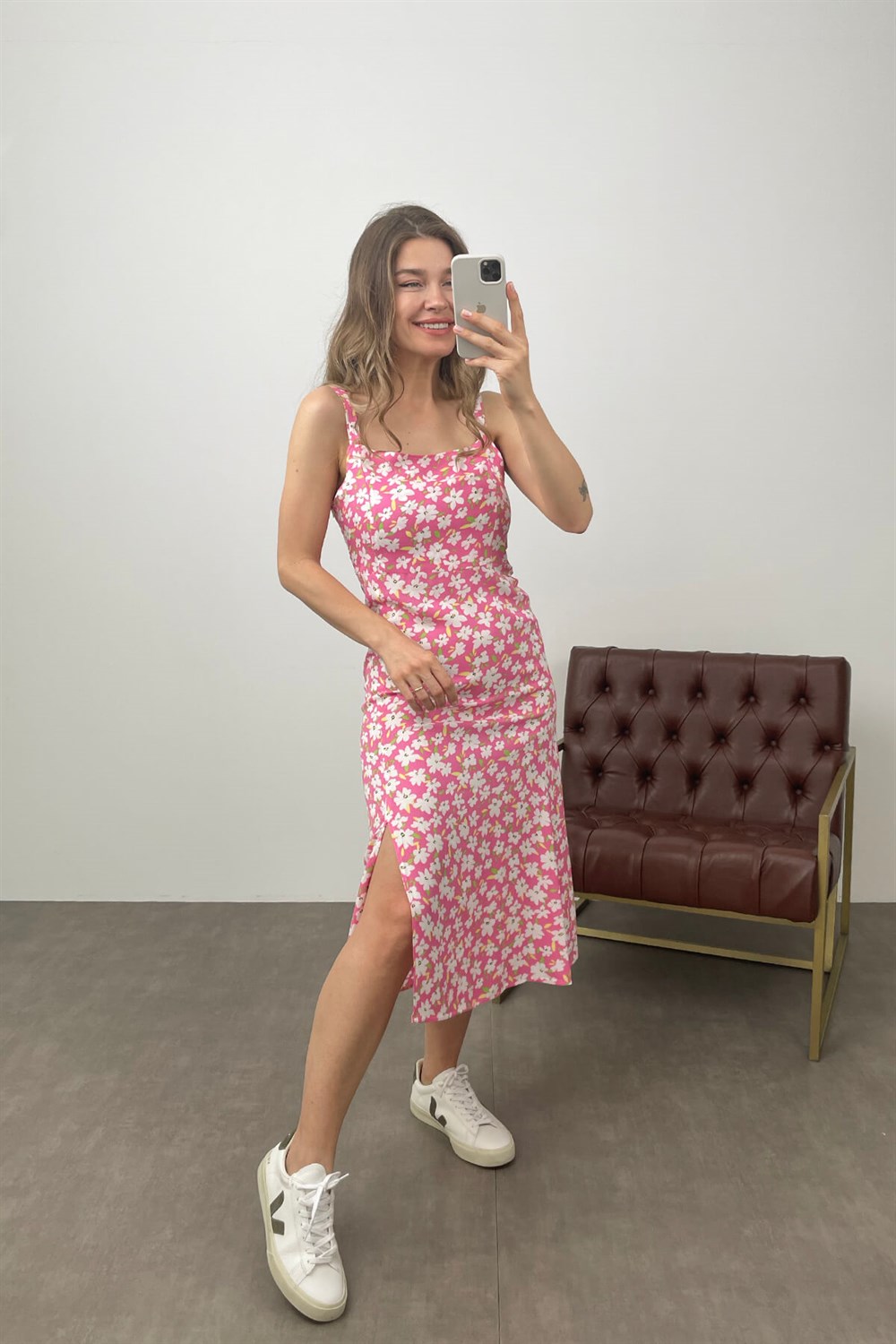 Pembe Çiçekli Askılı Elbise