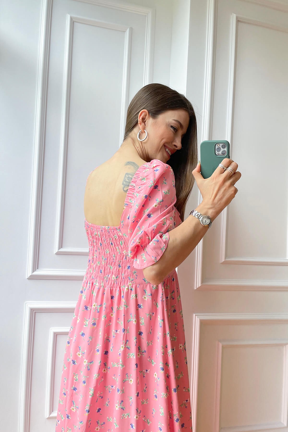 Pembe Çiçekli Sırtı Gipeli Elbise