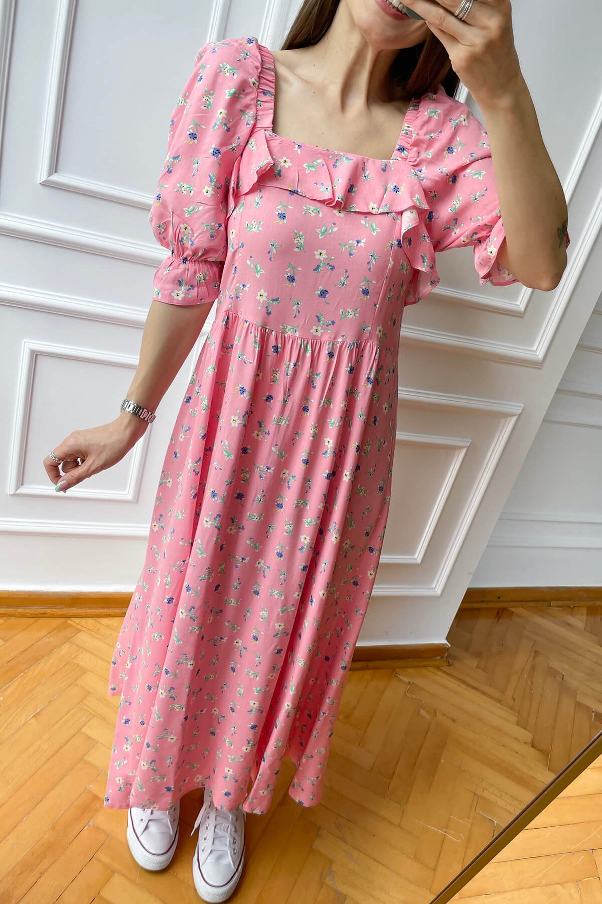 Pembe Çiçekli Sırtı Gipeli Elbise