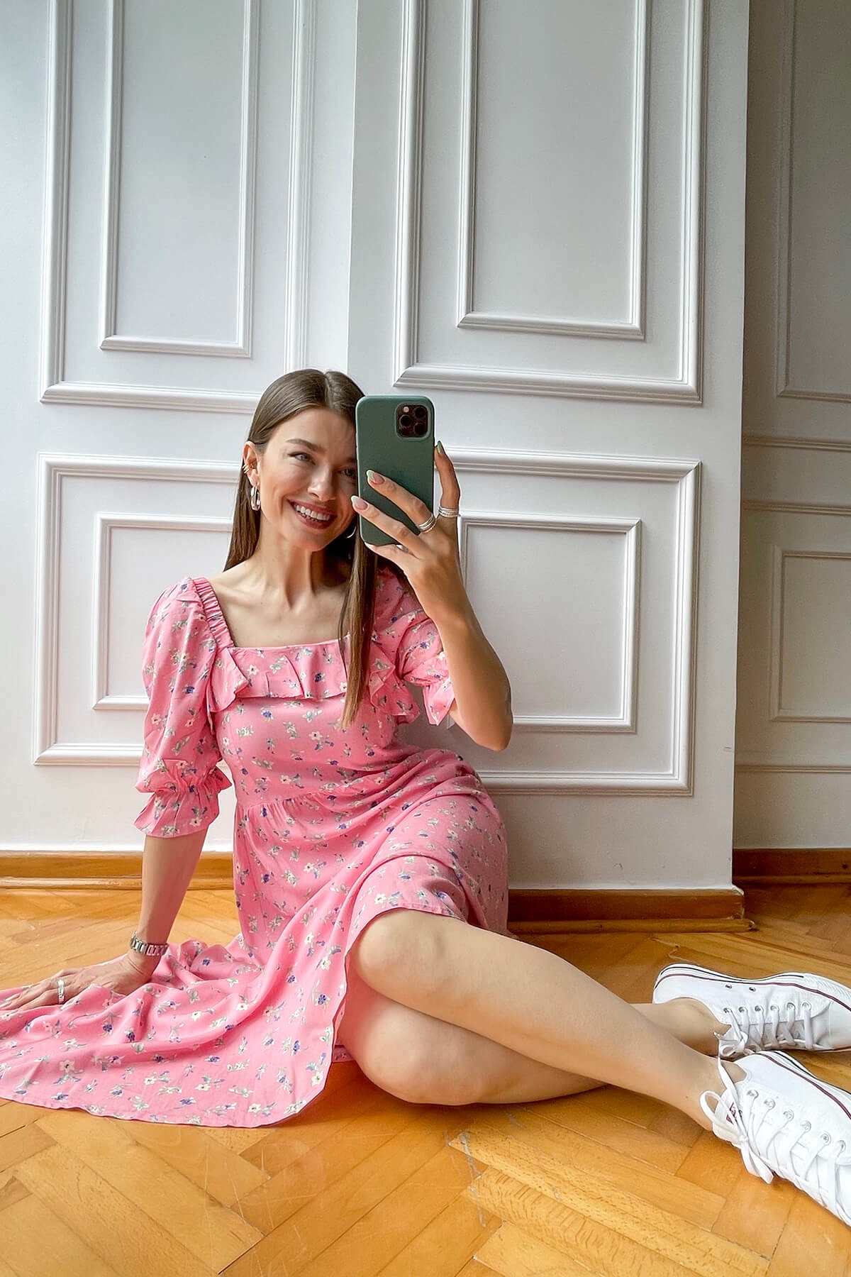 Pembe Çiçekli Sırtı Gipeli Elbise