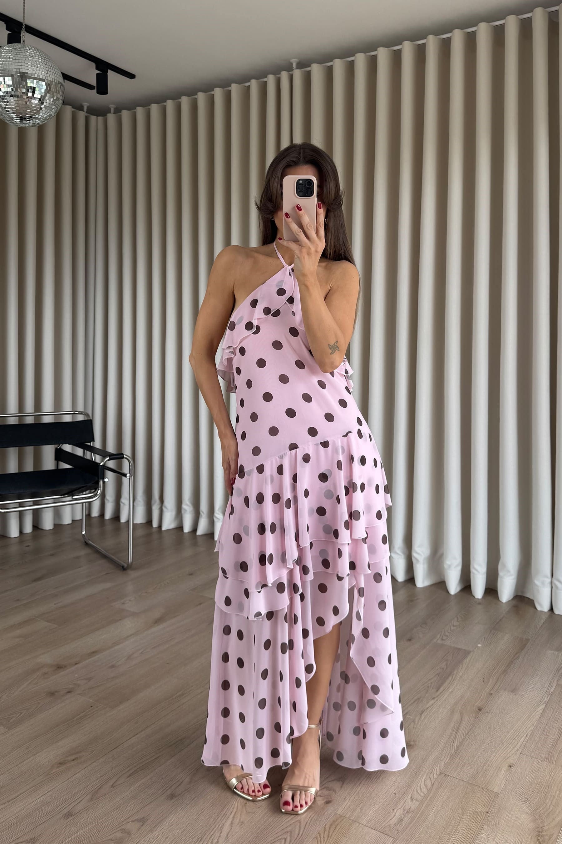 Pembe Kahve Puantiyeli Sırt Dekolteli Boyundan Bağlamalı Astarlı Şifon Elbise