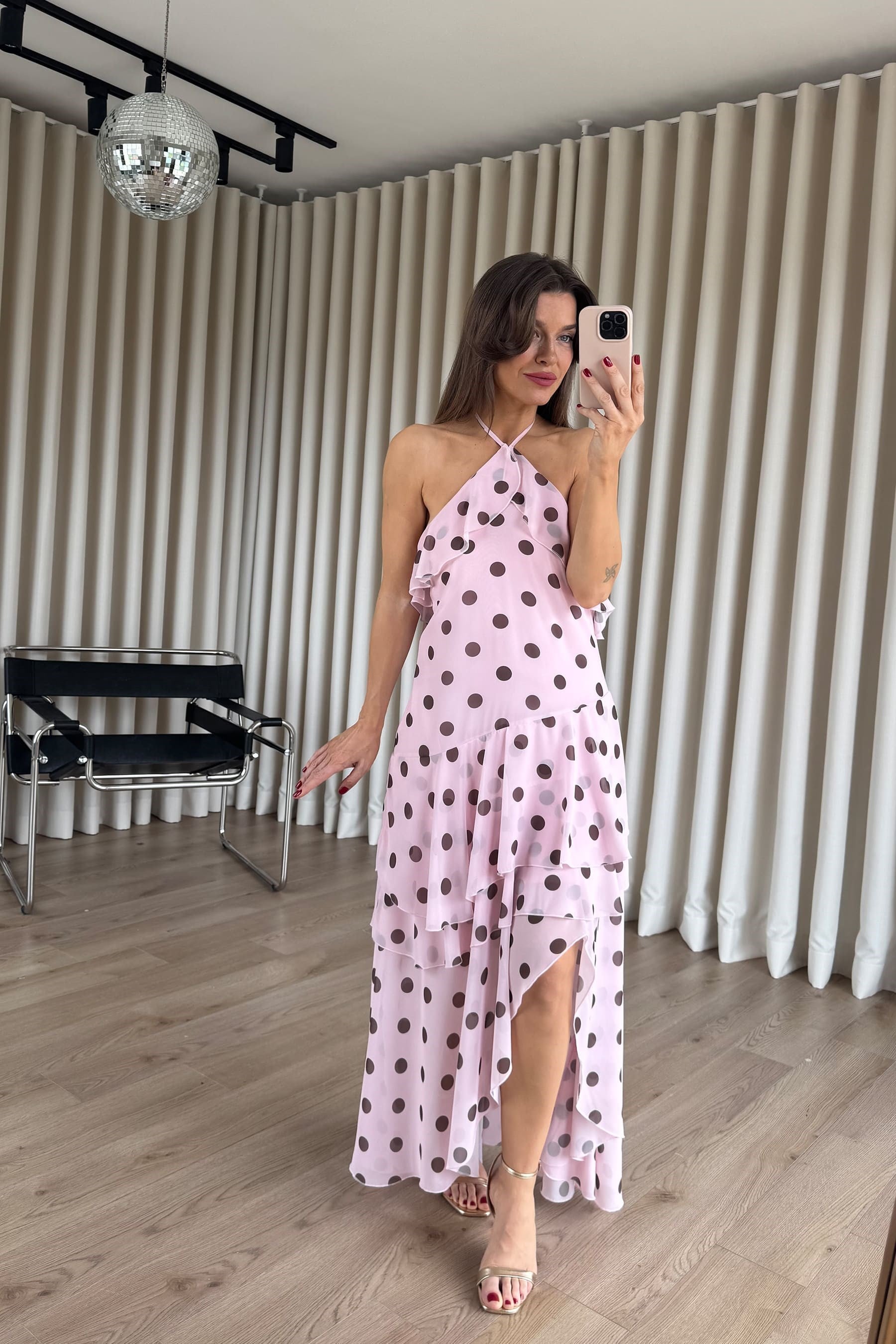 Pembe Kahve Puantiyeli Sırt Dekolteli Boyundan Bağlamalı Astarlı Şifon Elbise