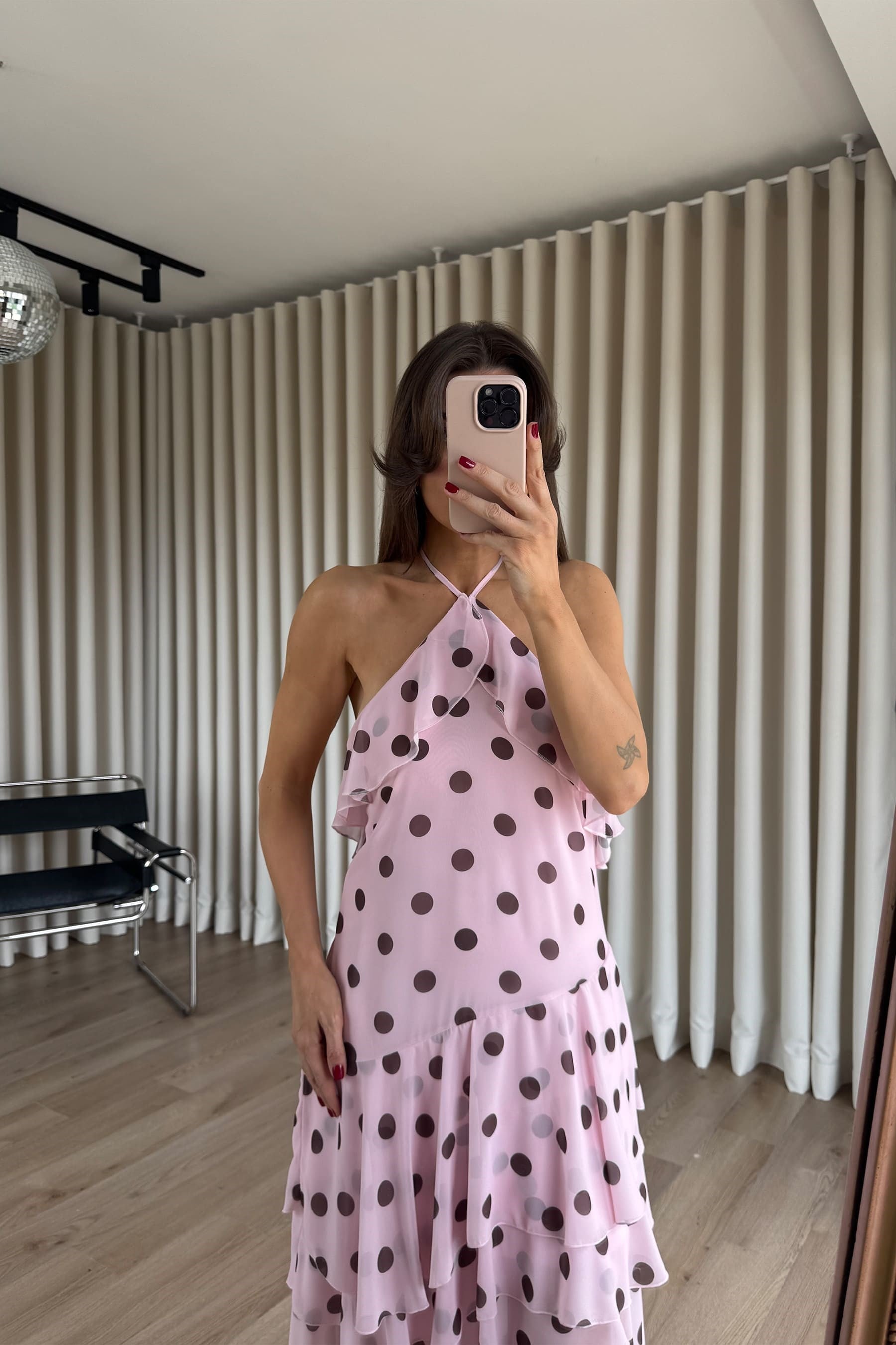 Pembe Kahve Puantiyeli Sırt Dekolteli Boyundan Bağlamalı Astarlı Şifon Elbise