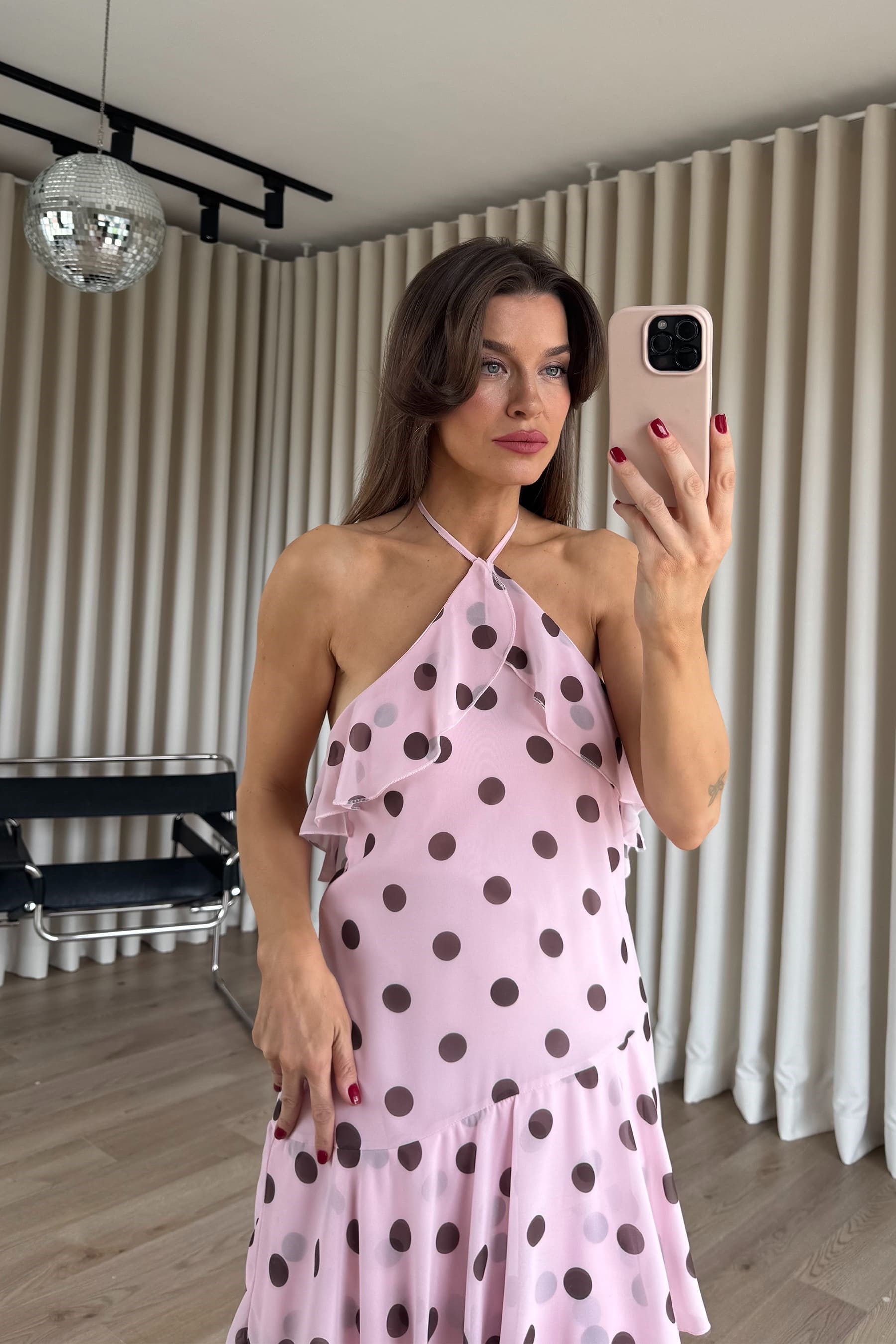 Pembe Kahve Puantiyeli Sırt Dekolteli Boyundan Bağlamalı Astarlı Şifon Elbise