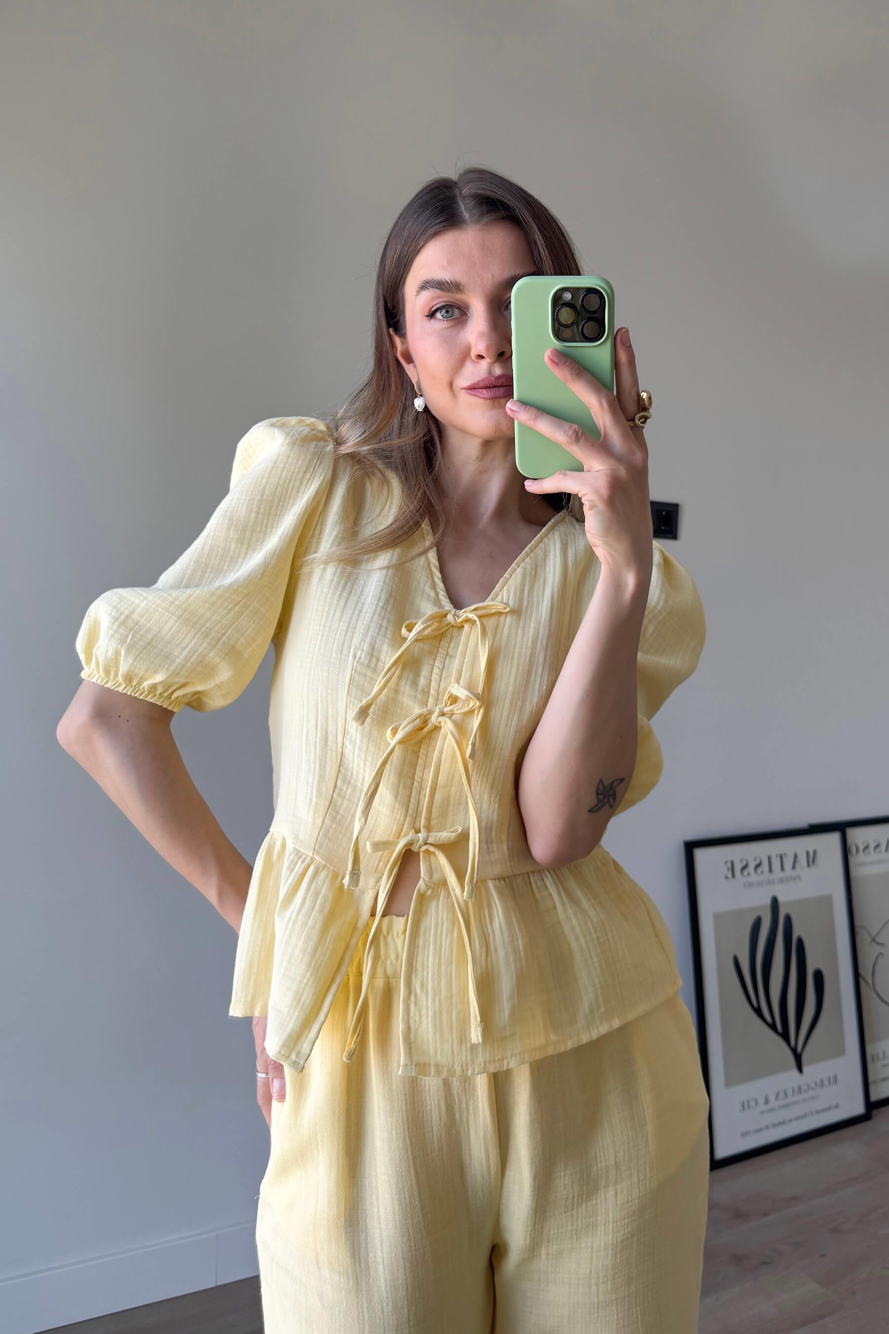 Sarı Bağcıklı Bluz Bol Paça Müslin Pantolon Takım