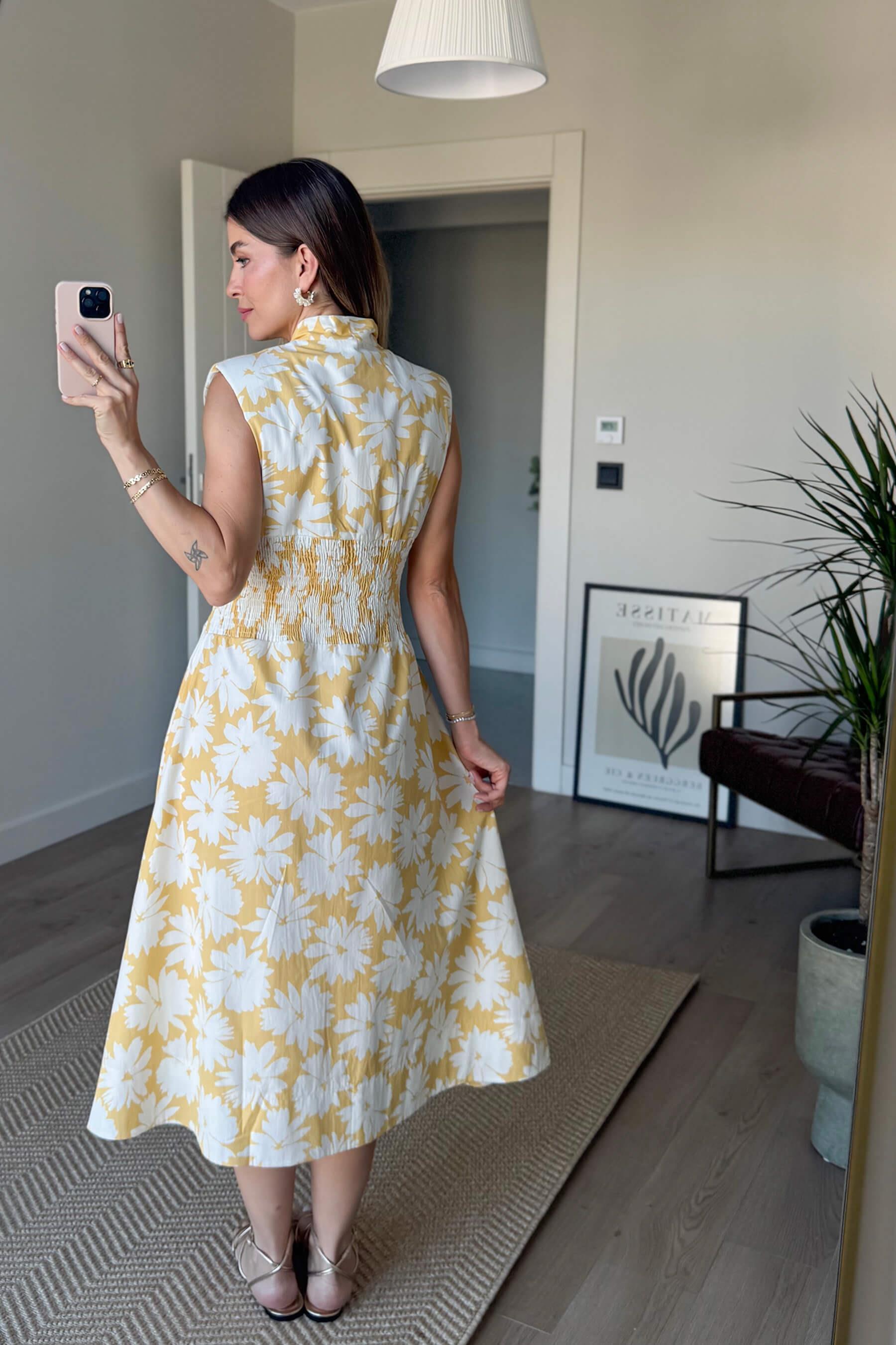 Sarı Beyaz Zambak Desenli Gipeli Fermuarlı Vatkalı Elbise