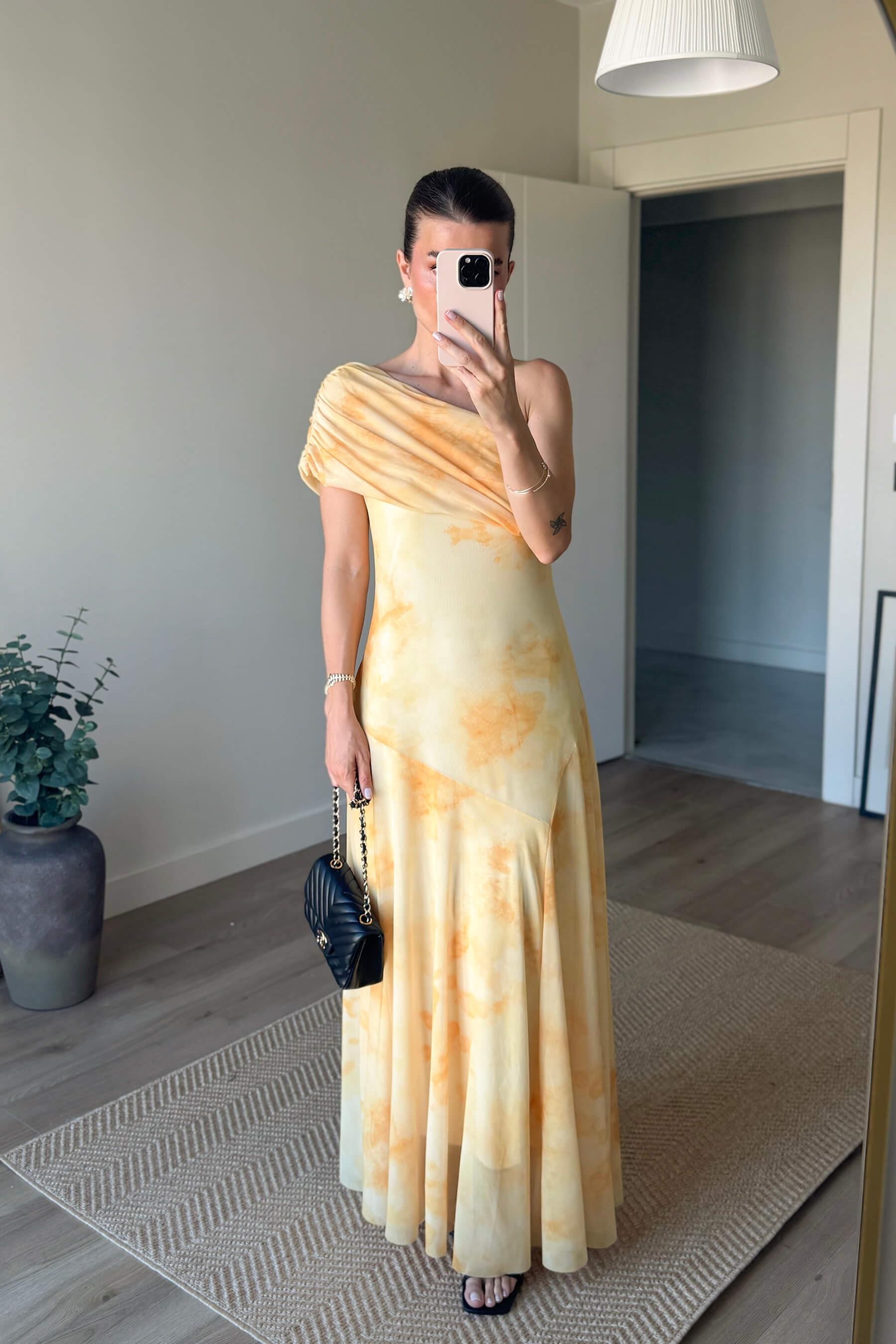 Sarı Kayık Yaka Asimetrik Kesim Astarlı Premium Tül Elbise