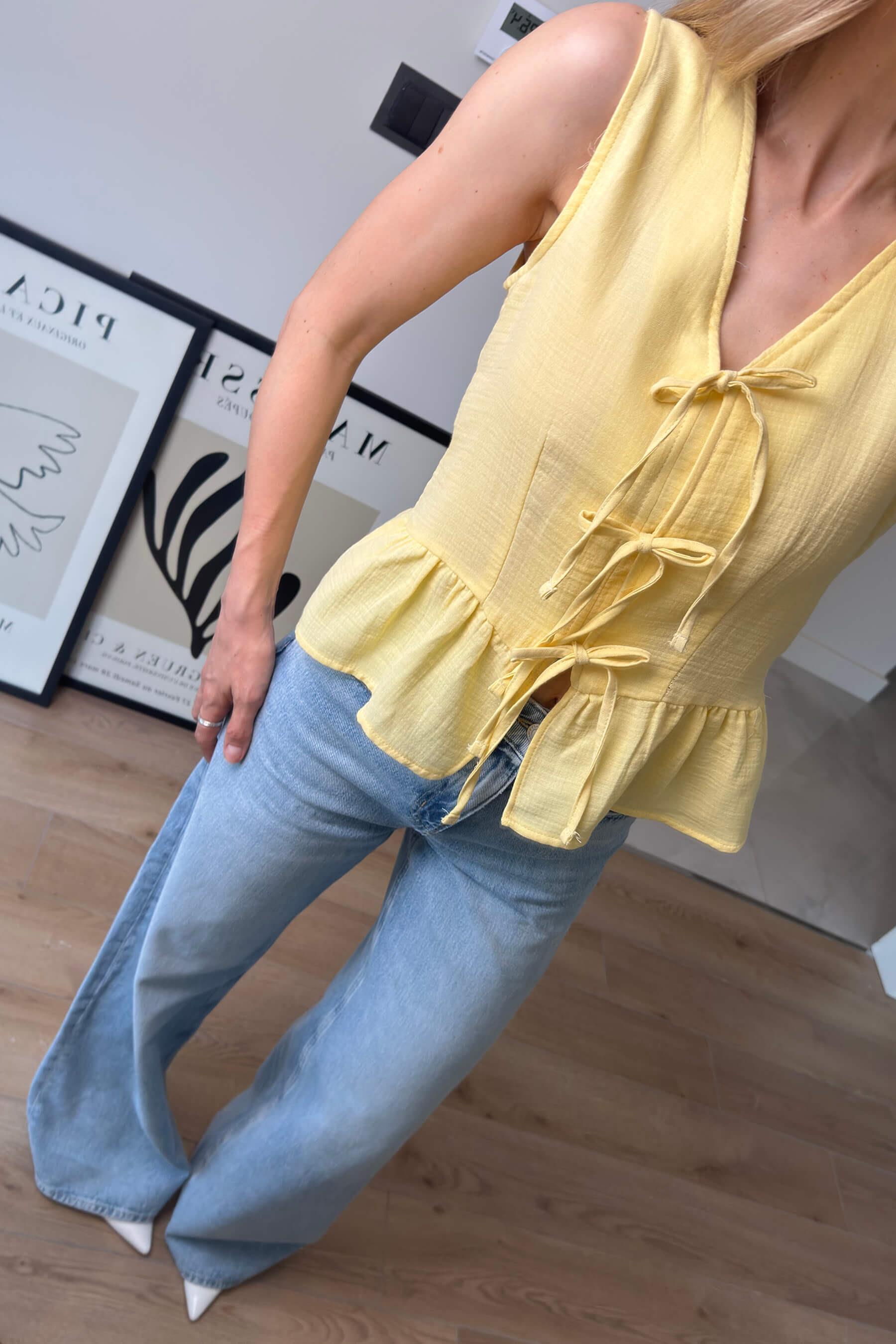 Sarı Önü Bağlamalı Kolsuz Müslin Bluz