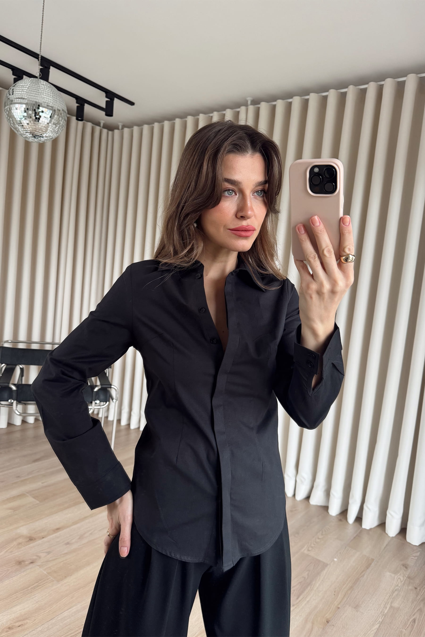 Siyah Belden Oturtmalı Fit Gömlek