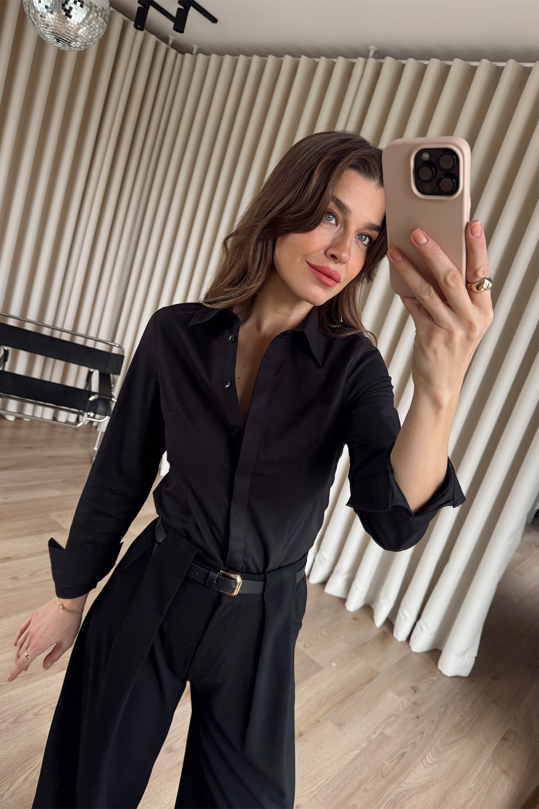 Siyah Belden Oturtmalı Fit Gömlek