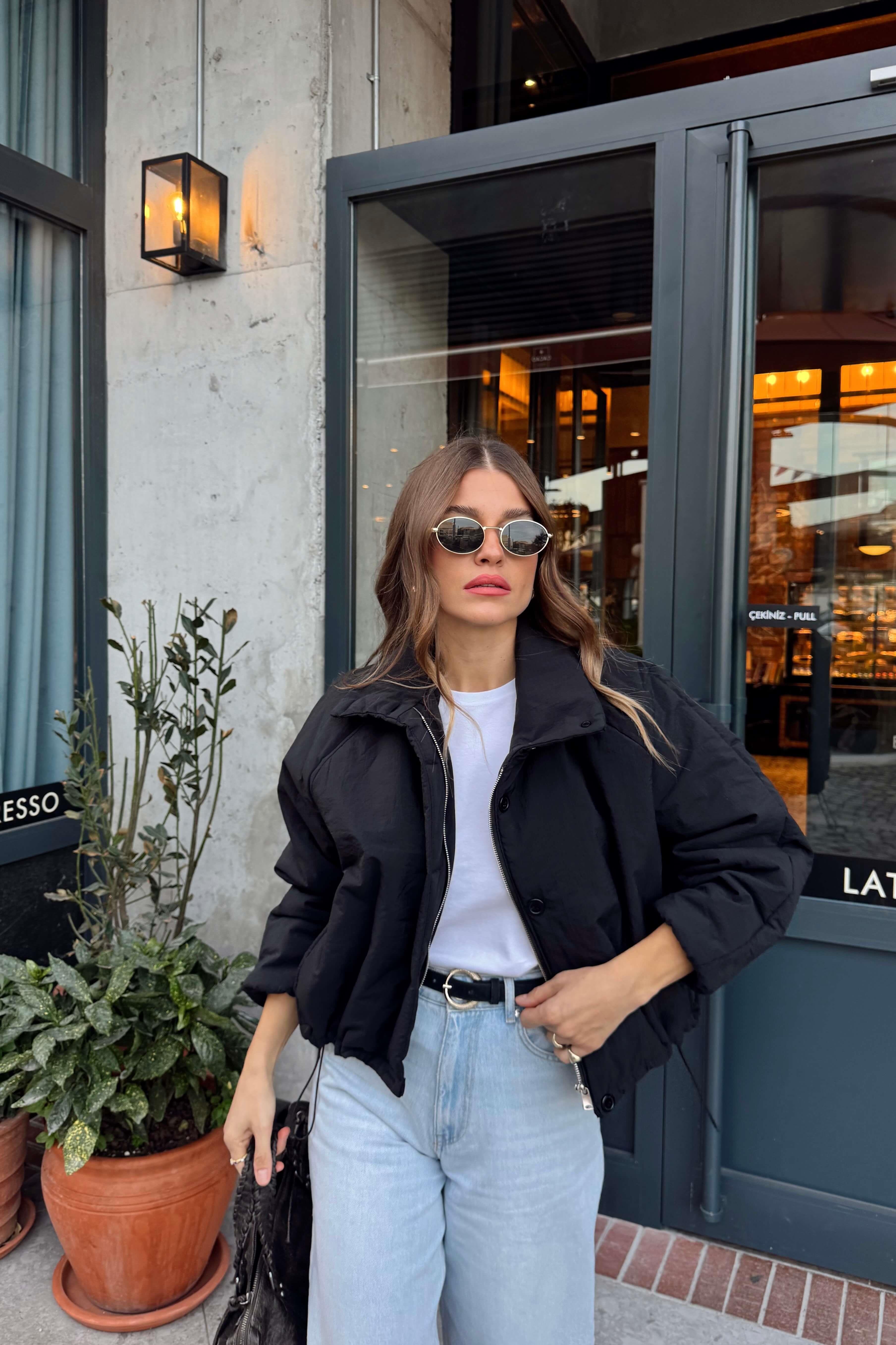 Siyah Beli Büzgülü Astarlı Oversize Şişme Mont