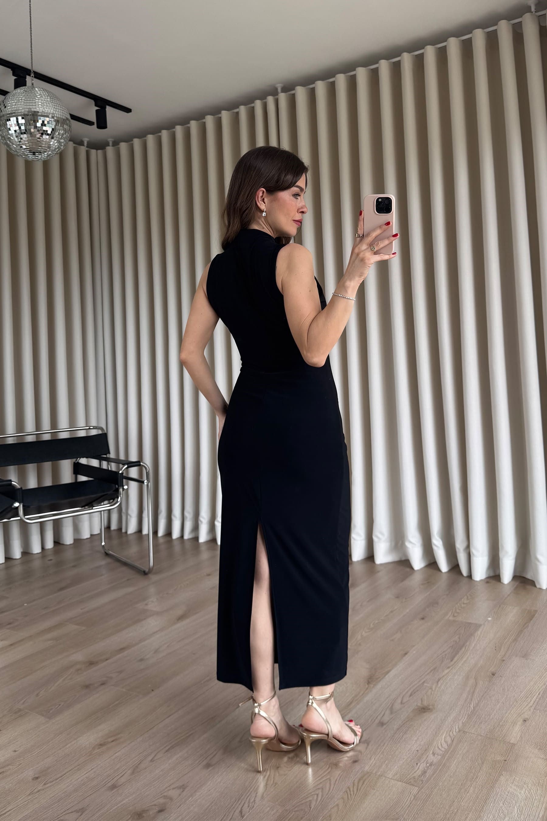 Siyah Beli Drapeli Sıfır Kollu Yırtmaçlı Maxi Boy Elbise