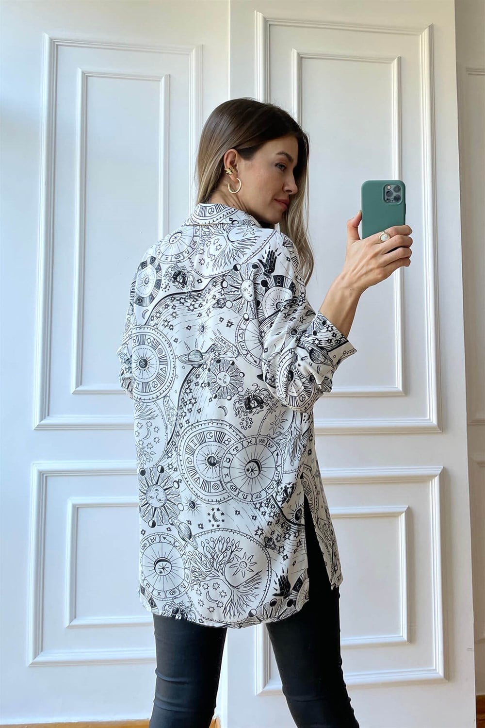Siyah Beyaz Astroloji Desenli Gömlek