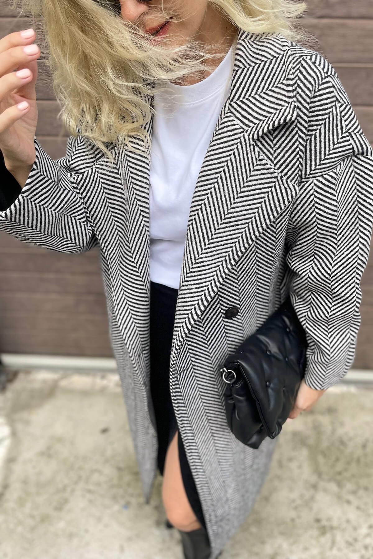 Siyah Beyaz Balıksırtı Astarlı Kuşaklı Oversize Kaşe Kaban