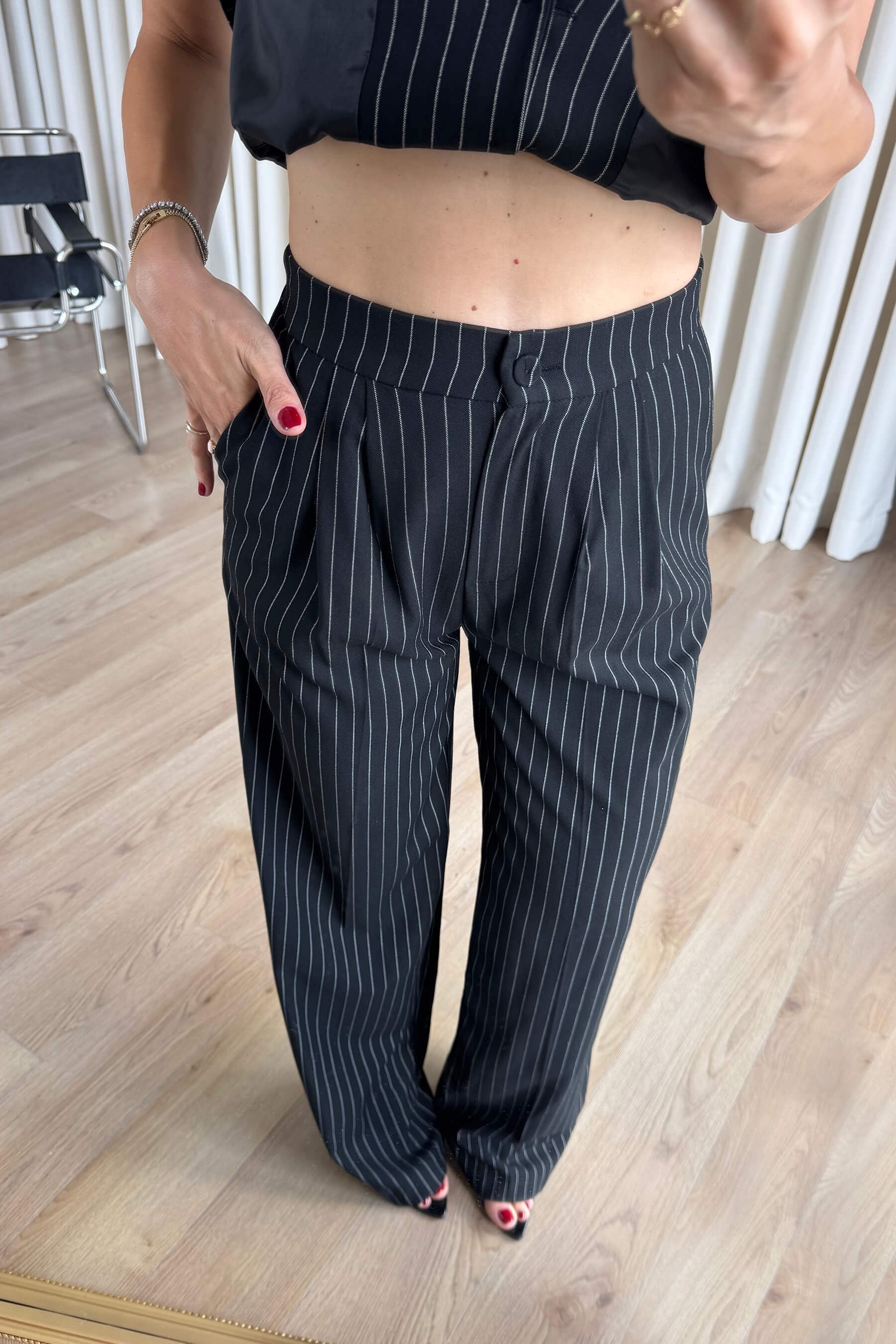 Siyah Beyaz Çizgili Önü Düğmeli Astarlı Yelek Pantolon Takım