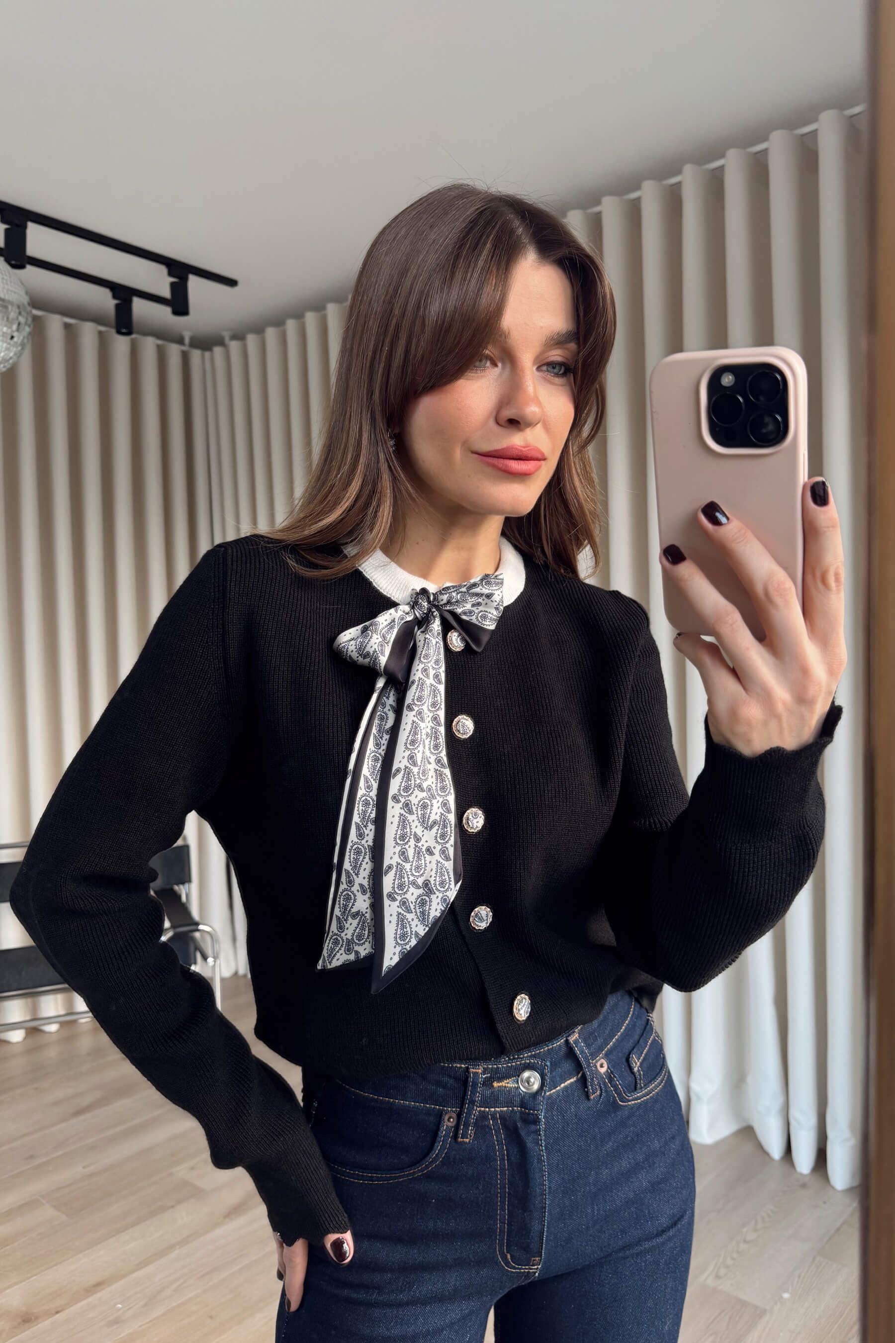 Siyah Beyaz Fularlı Premium Düğmeli Triko Hırka