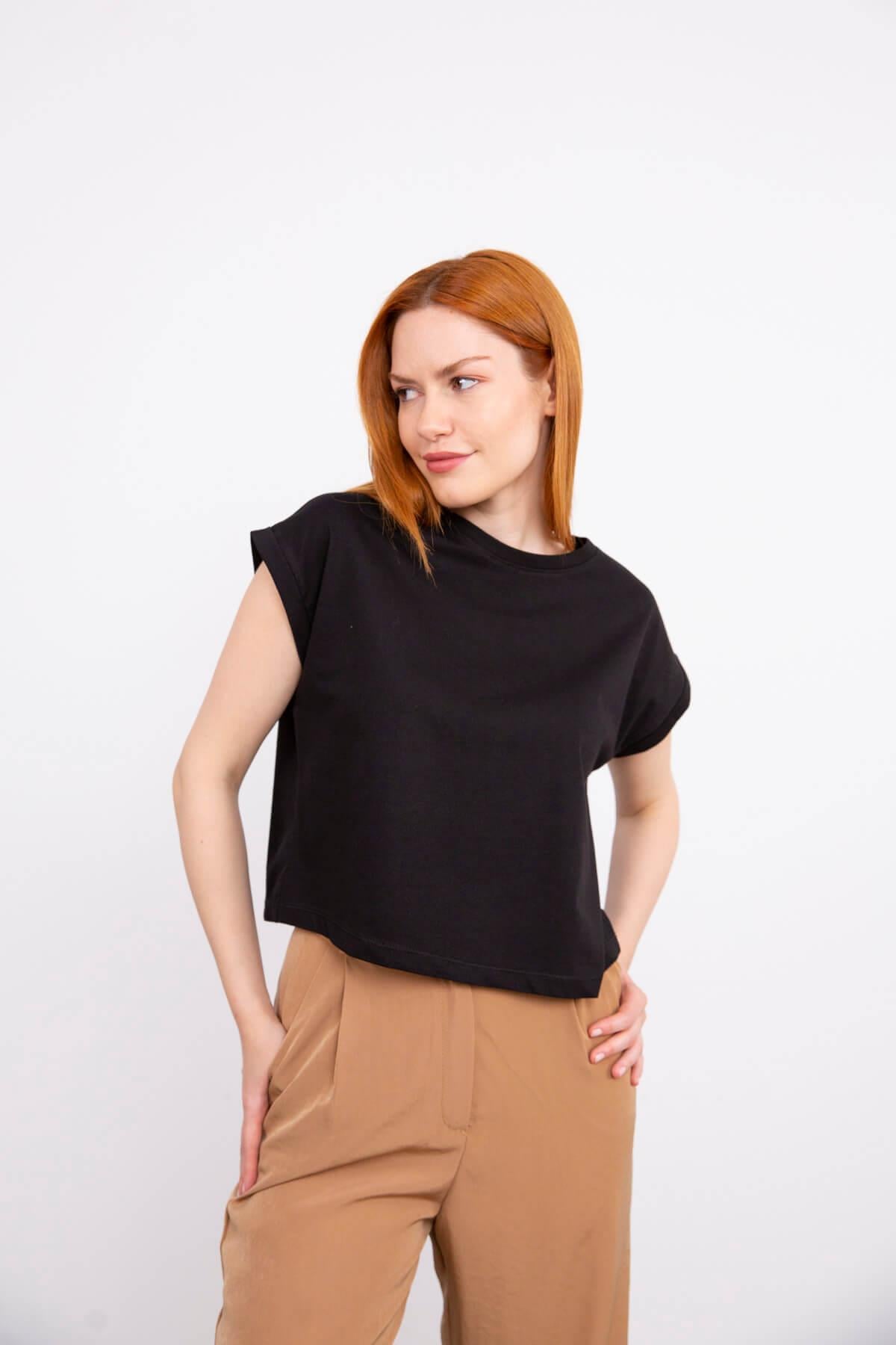 Siyah Bisiklet Yaka Crop T-Shirt