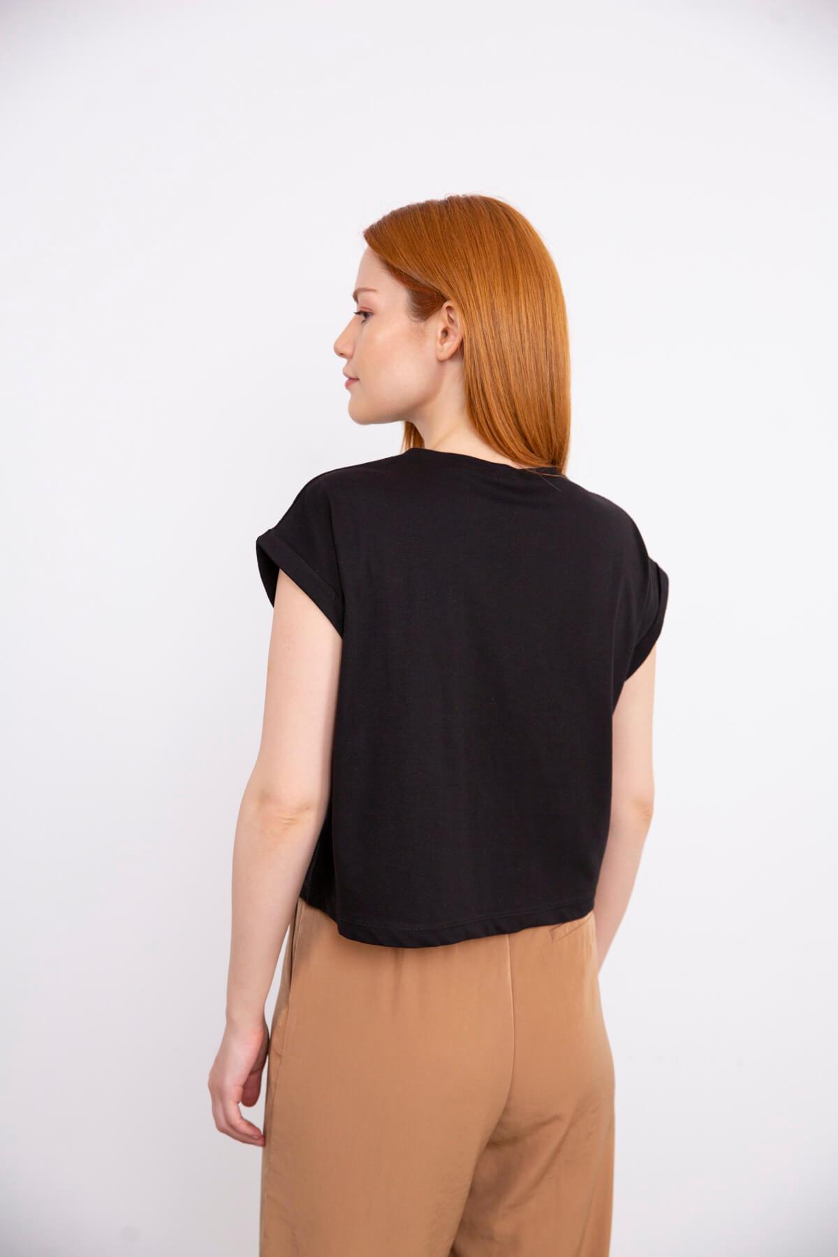 Siyah Bisiklet Yaka Crop T-Shirt