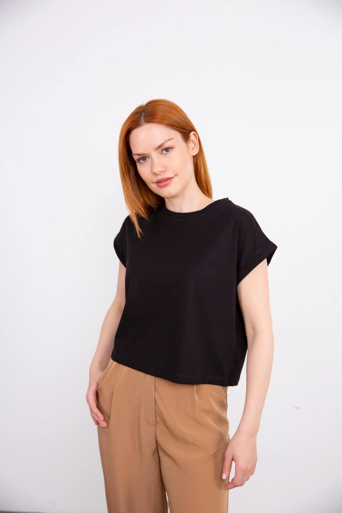 Siyah Bisiklet Yaka Crop T-Shirt