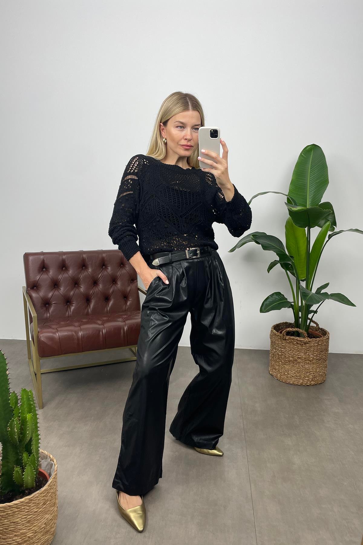 Siyah Boru Paça Kemerli Deri Pantolon