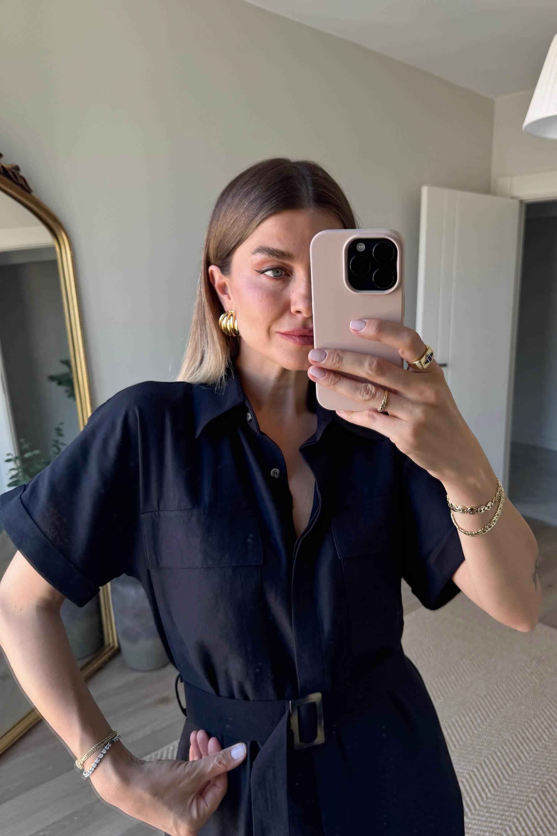 Siyah Cep Detaylı Ahşap Kemerli Gabardin Keten Görünümlü Gömlek Elbise