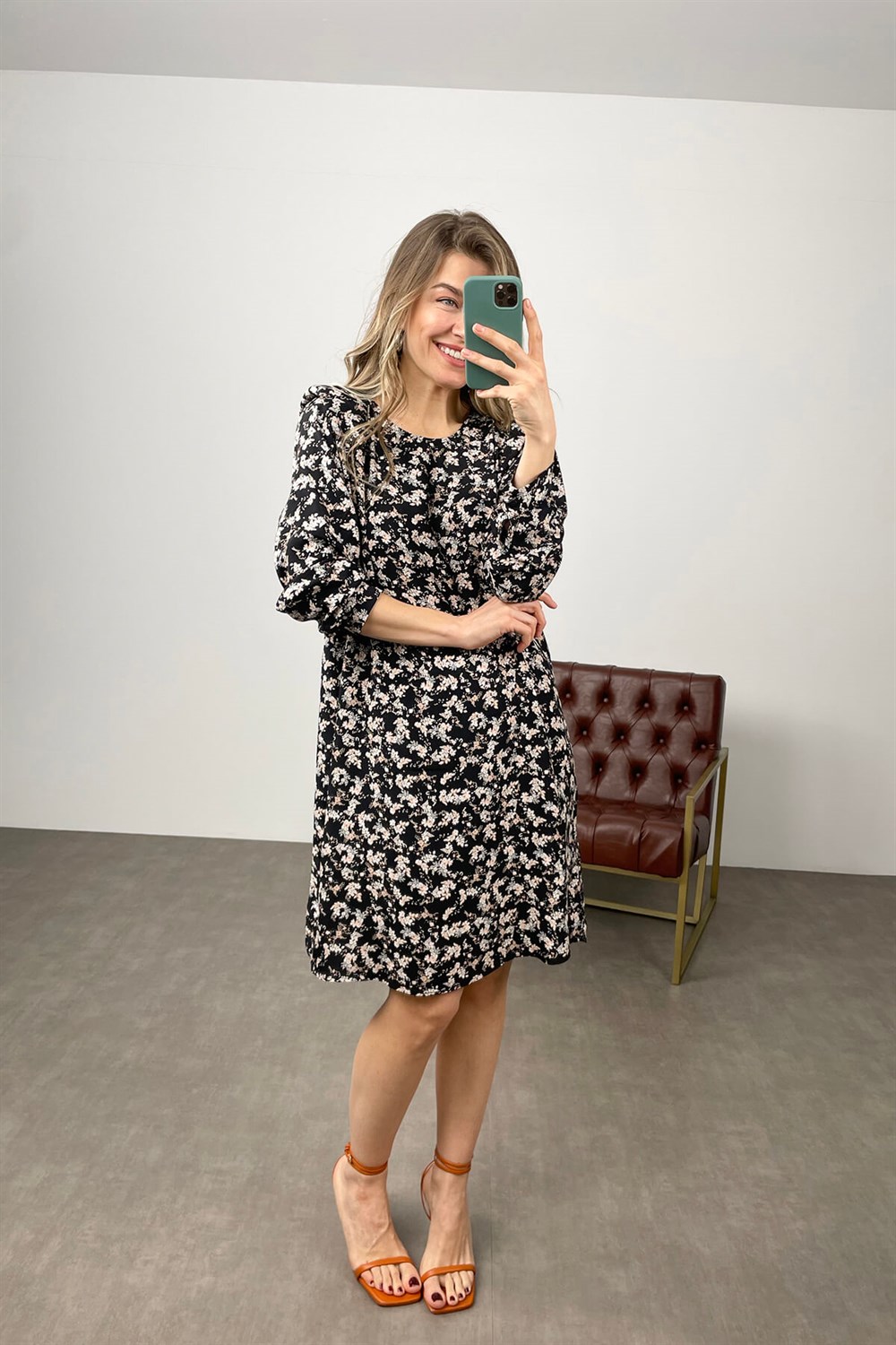 Siyah Çiçekli Vatkalı Viskon Elbise