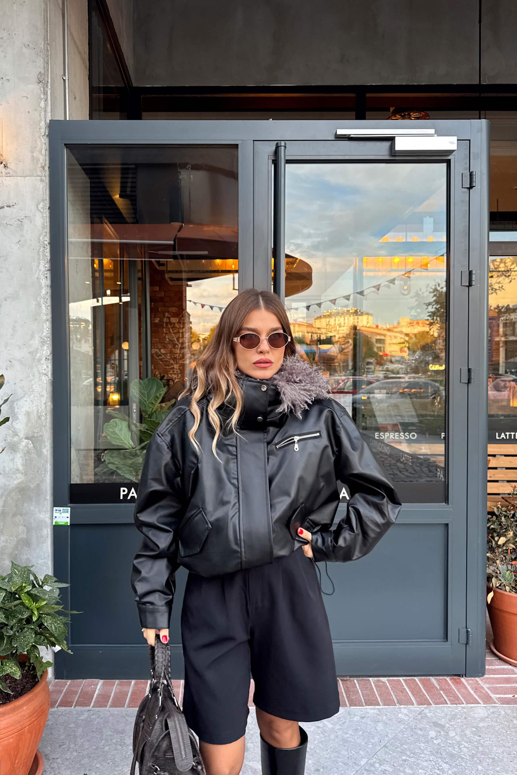 Siyah Çıkarılabilir Kürk Astarlı Bağcık Detaylı Deri Mont