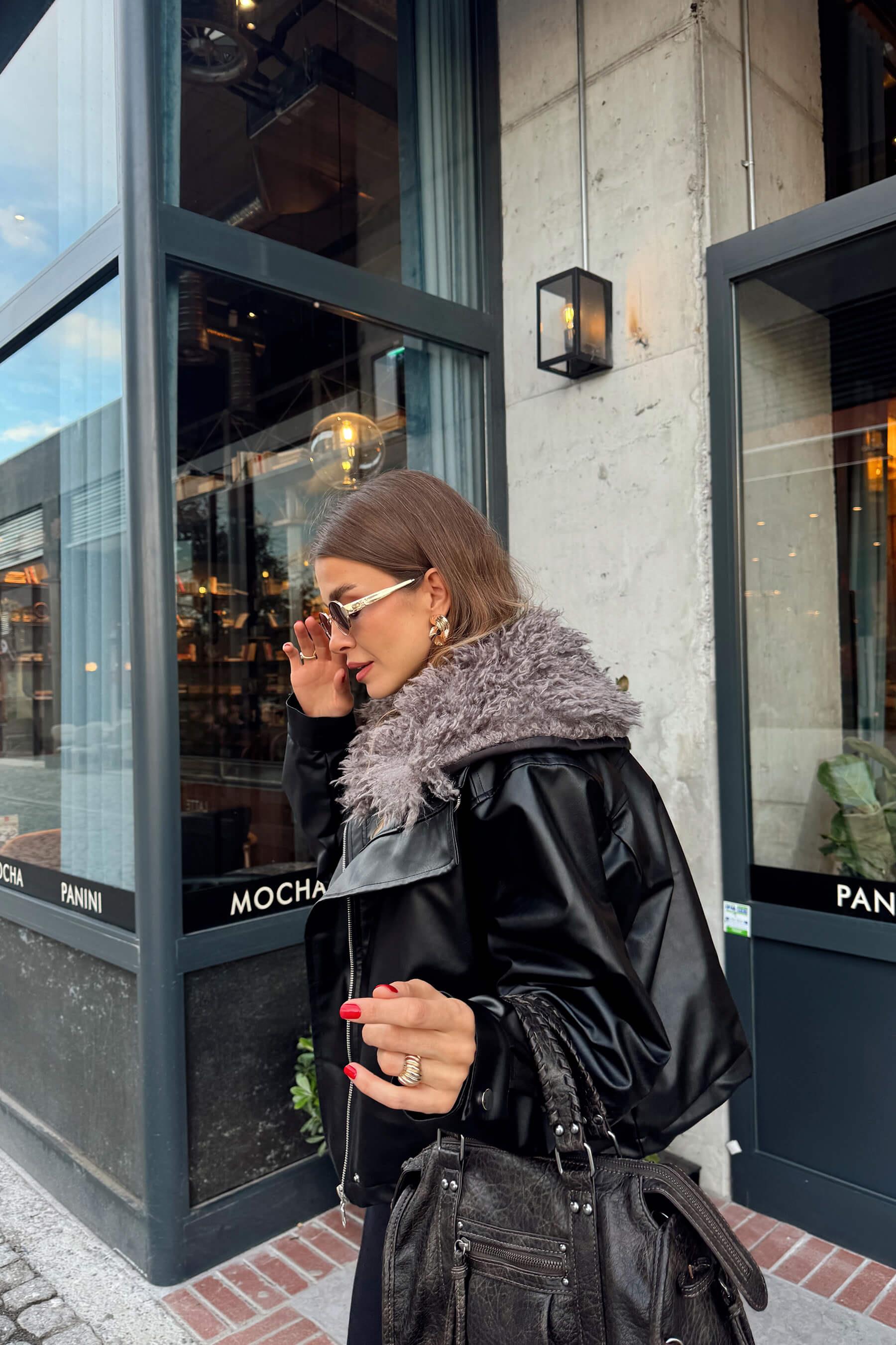 Siyah Çıkarılabilir Kürk Astarlı Bağcık Detaylı Deri Mont