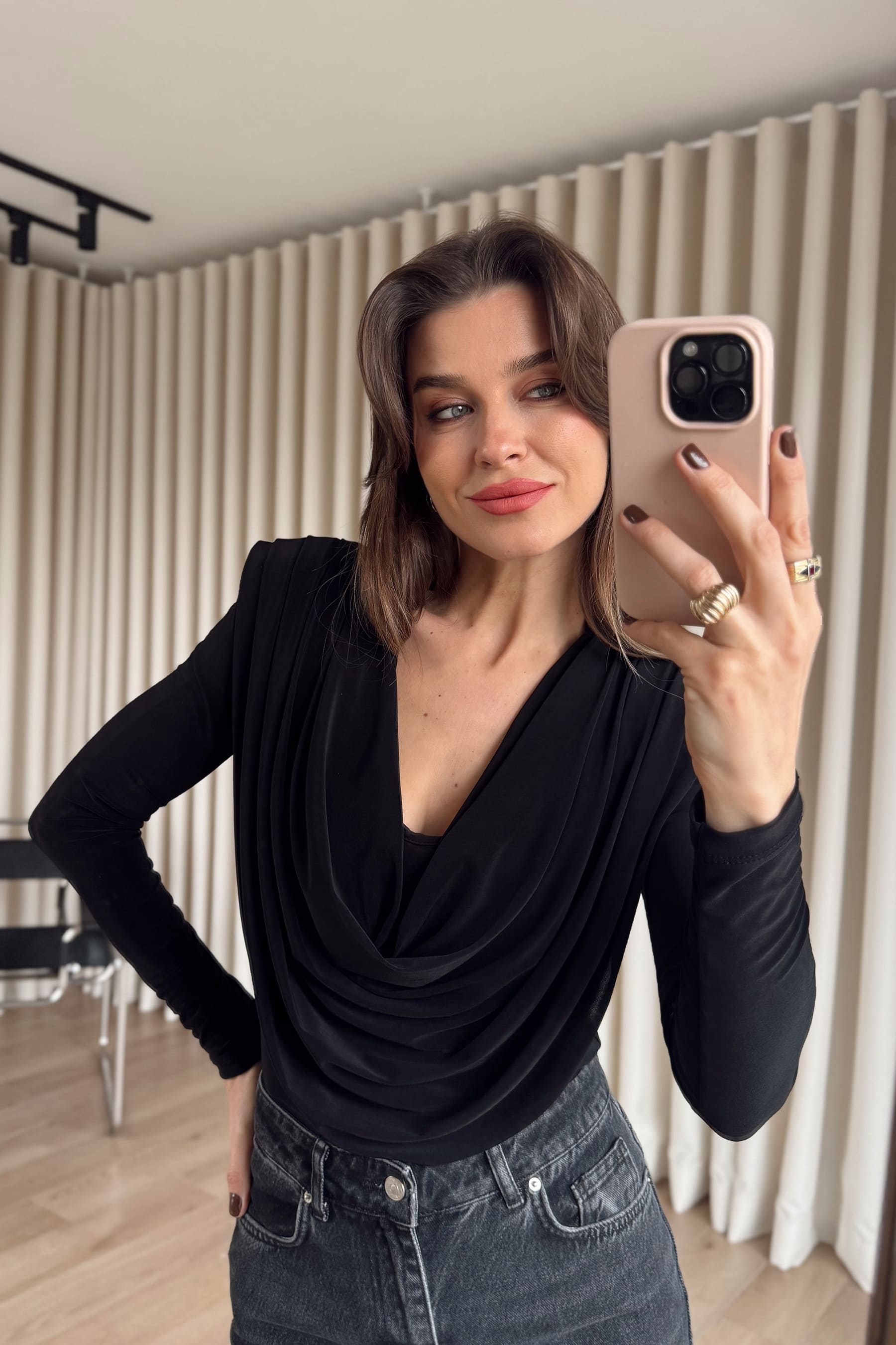 Siyah Degaje Yaka Model Bluz