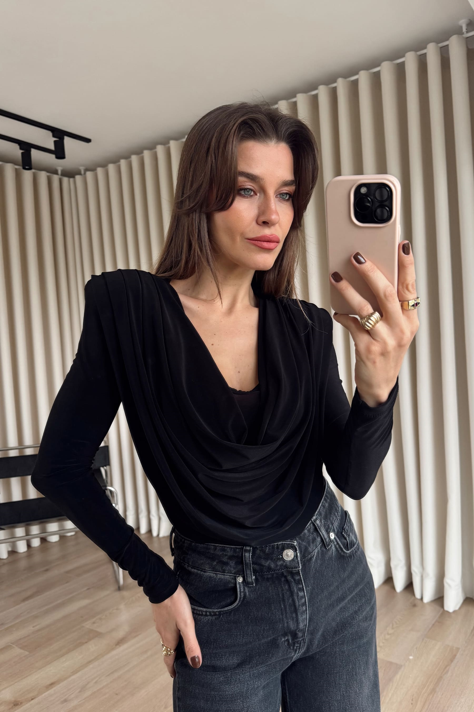 Siyah Degaje Yaka Model Bluz